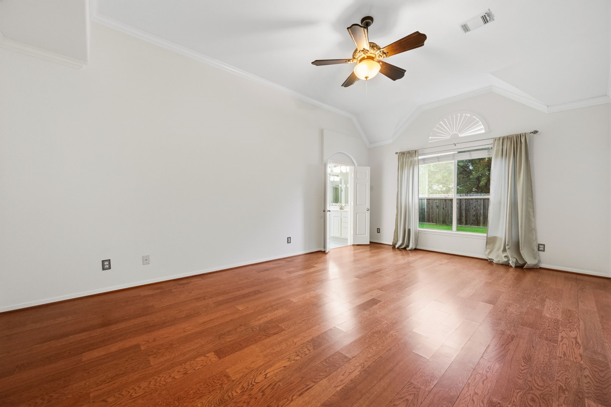 8026 Trophy Place Drive Property Photo 19