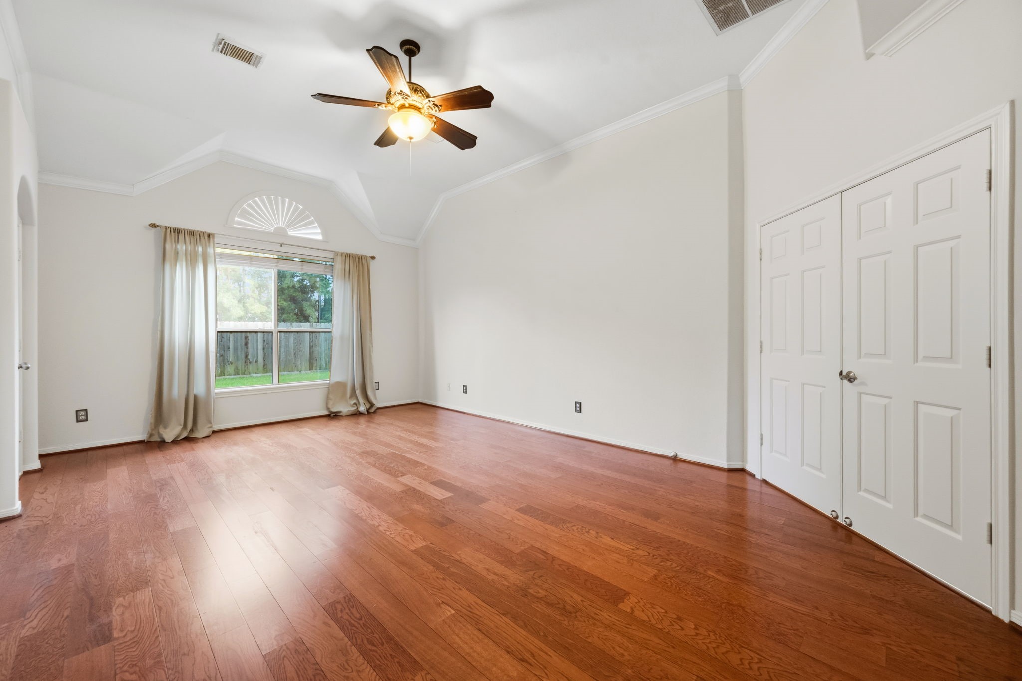 8026 Trophy Place Drive Property Photo 20