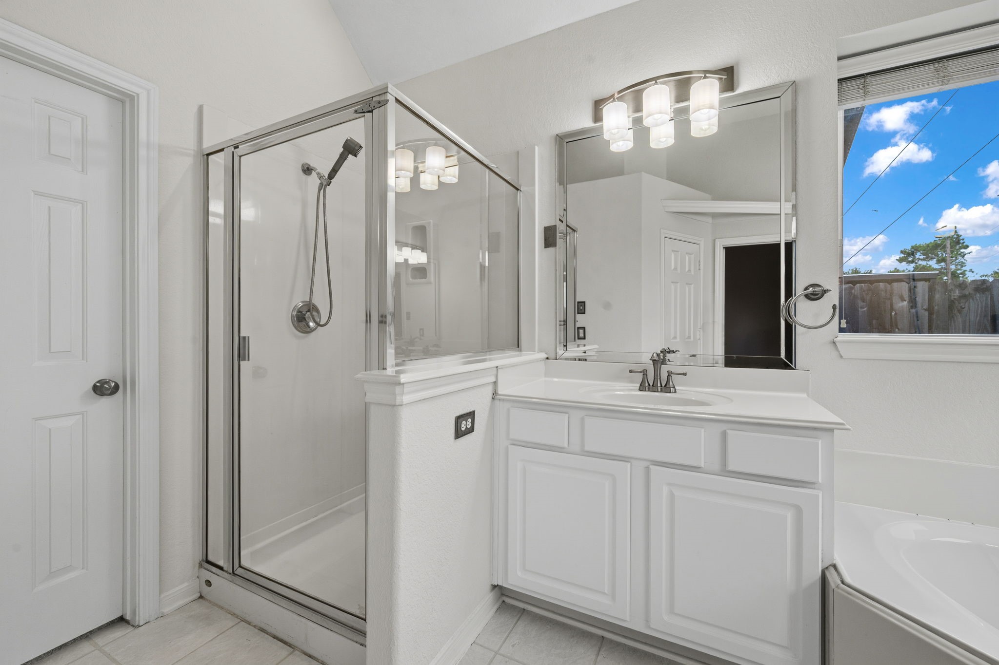8026 Trophy Place Drive Property Photo 22