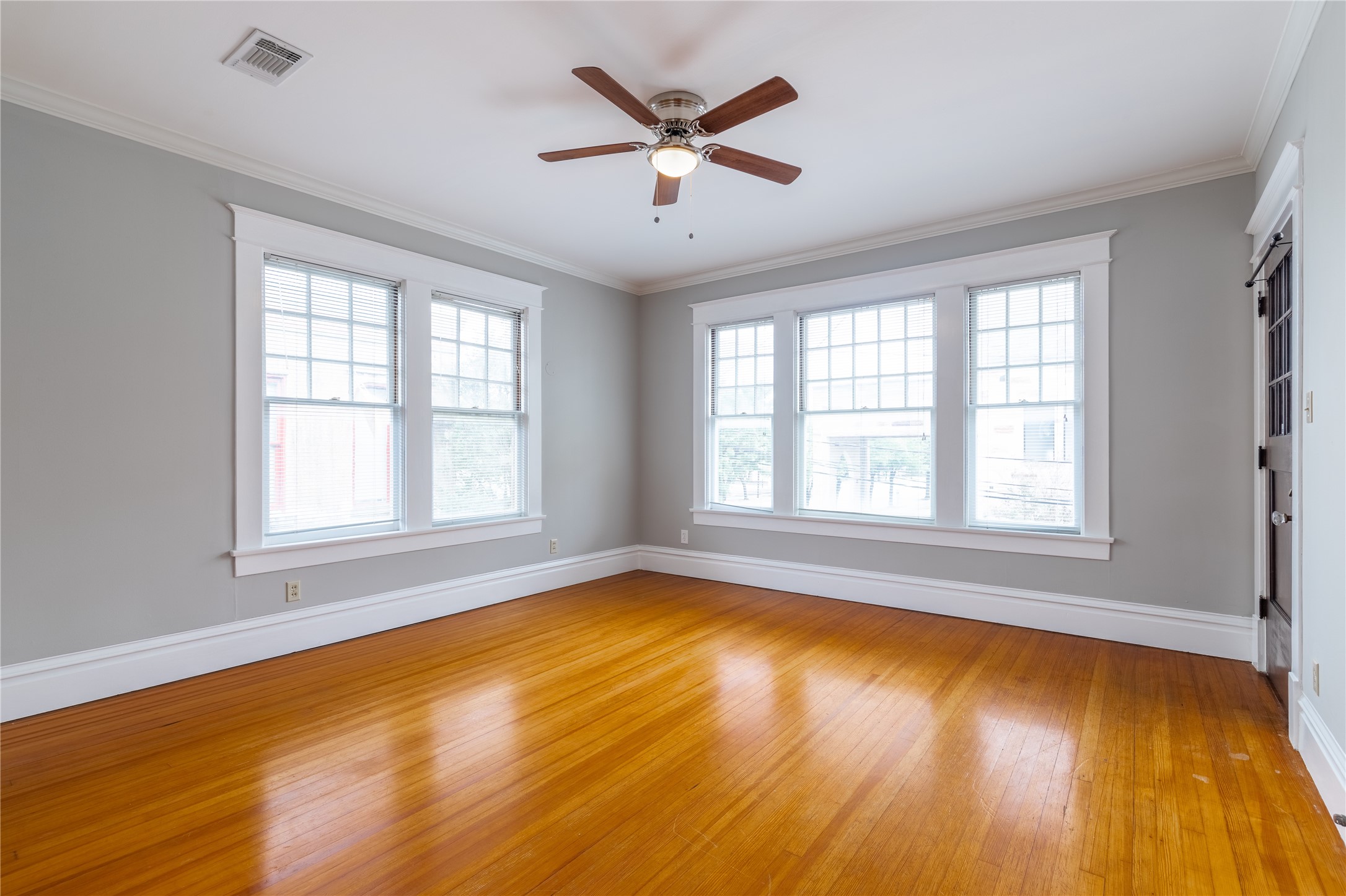 806 Winbern Street 2 Property Photo 1
