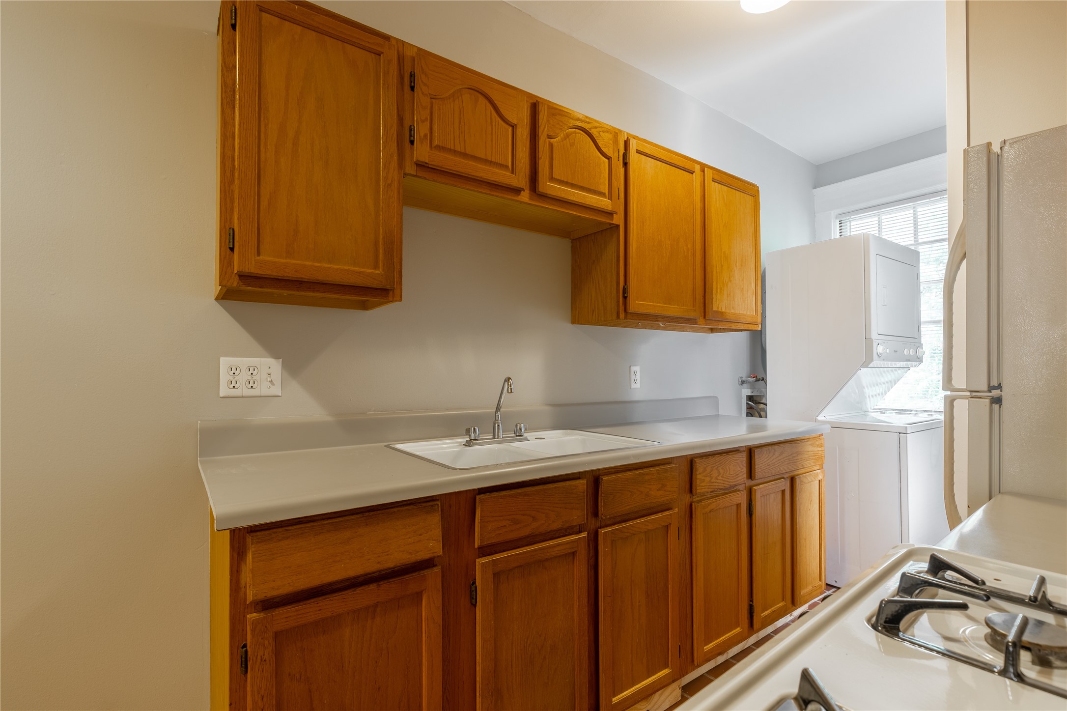 806 Winbern Street 2 Property Photo 4