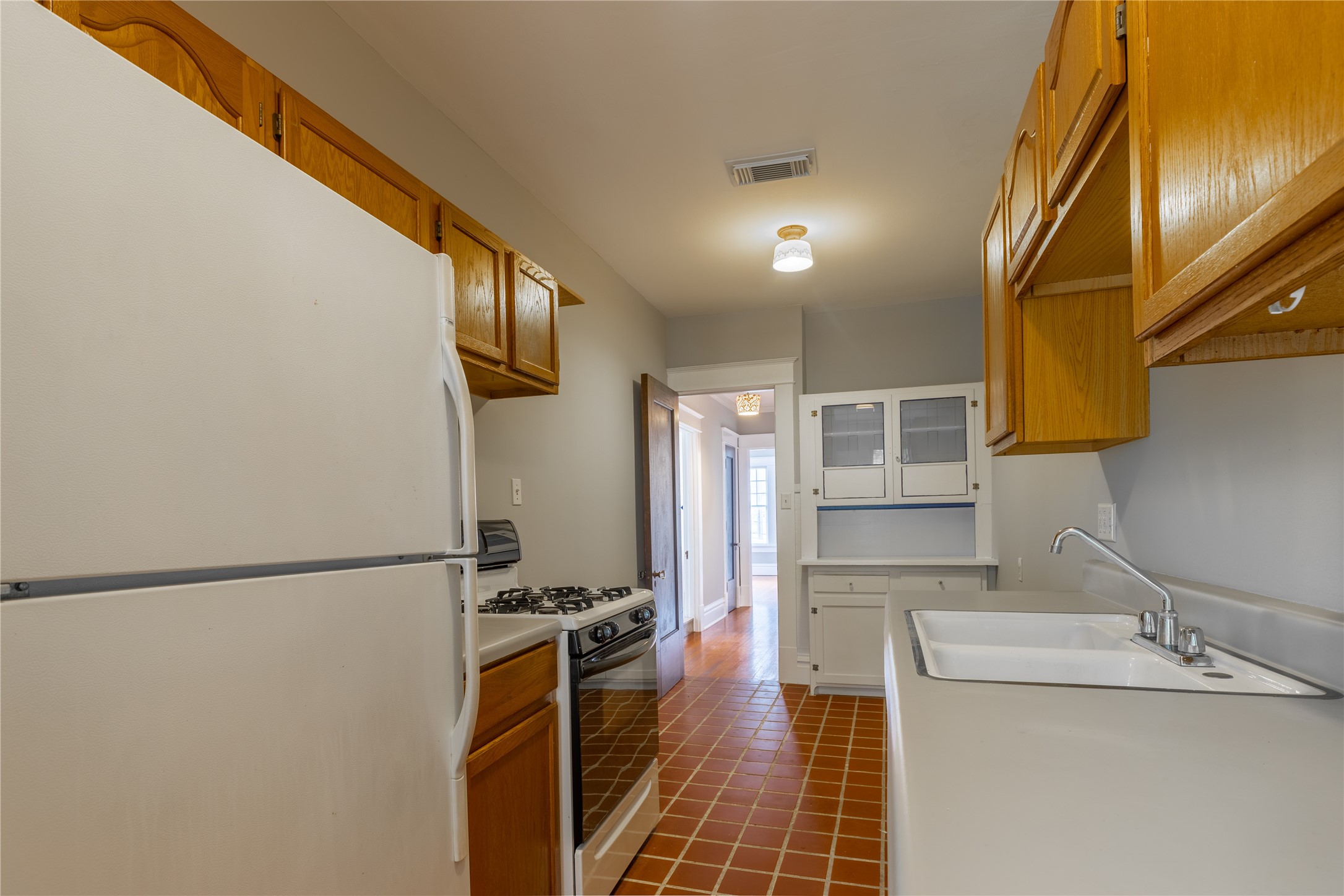 806 Winbern Street 2 Property Photo 5