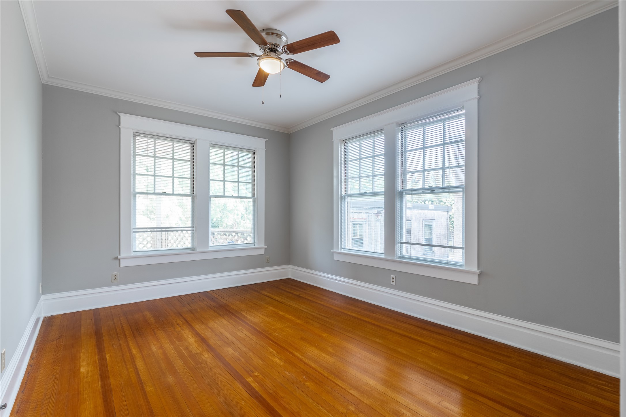 806 Winbern Street 2 Property Photo 6