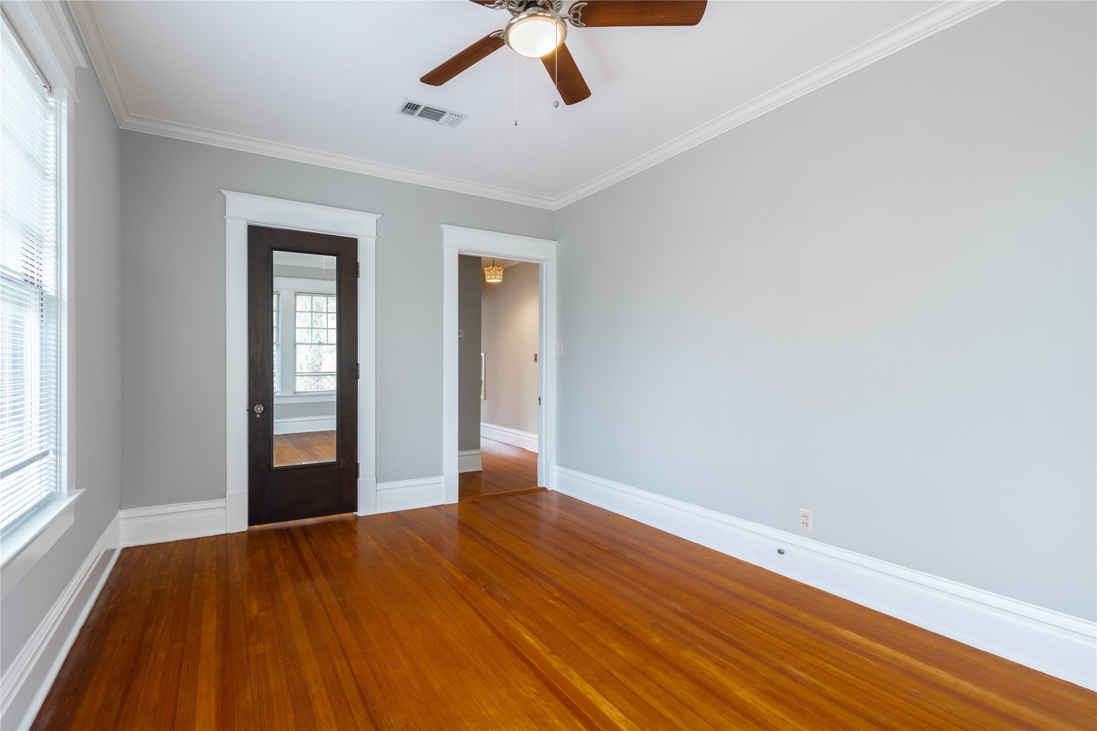 806 Winbern Street 2 Property Photo 8