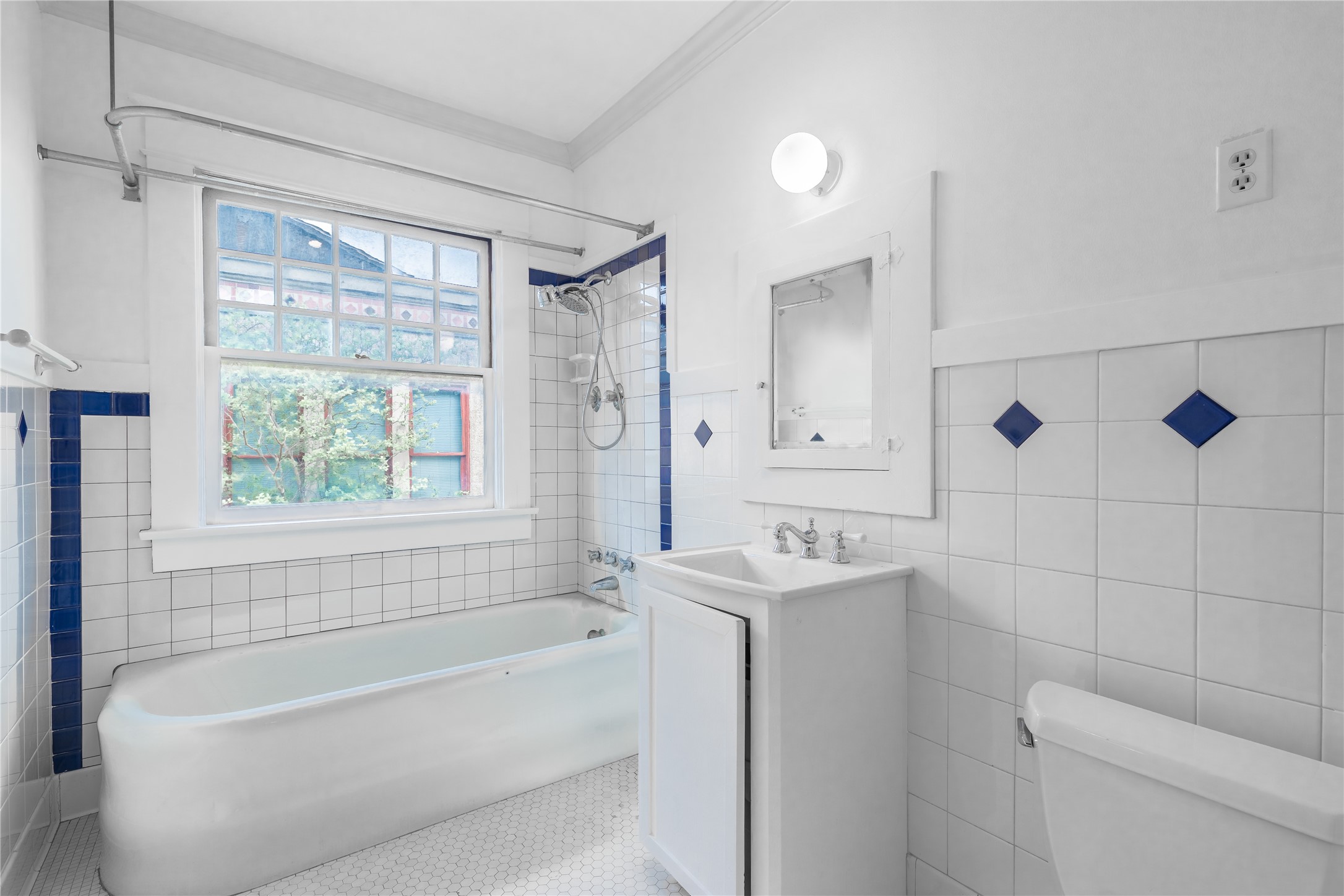 806 Winbern Street 2 Property Photo 9