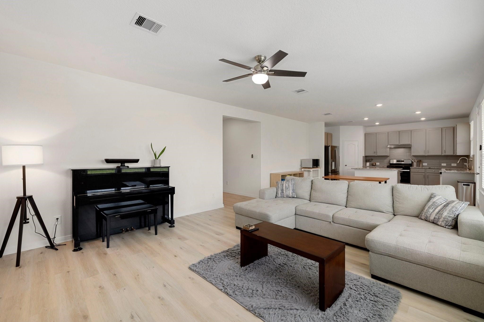 7618 Coral Key Drive Property Photo 7