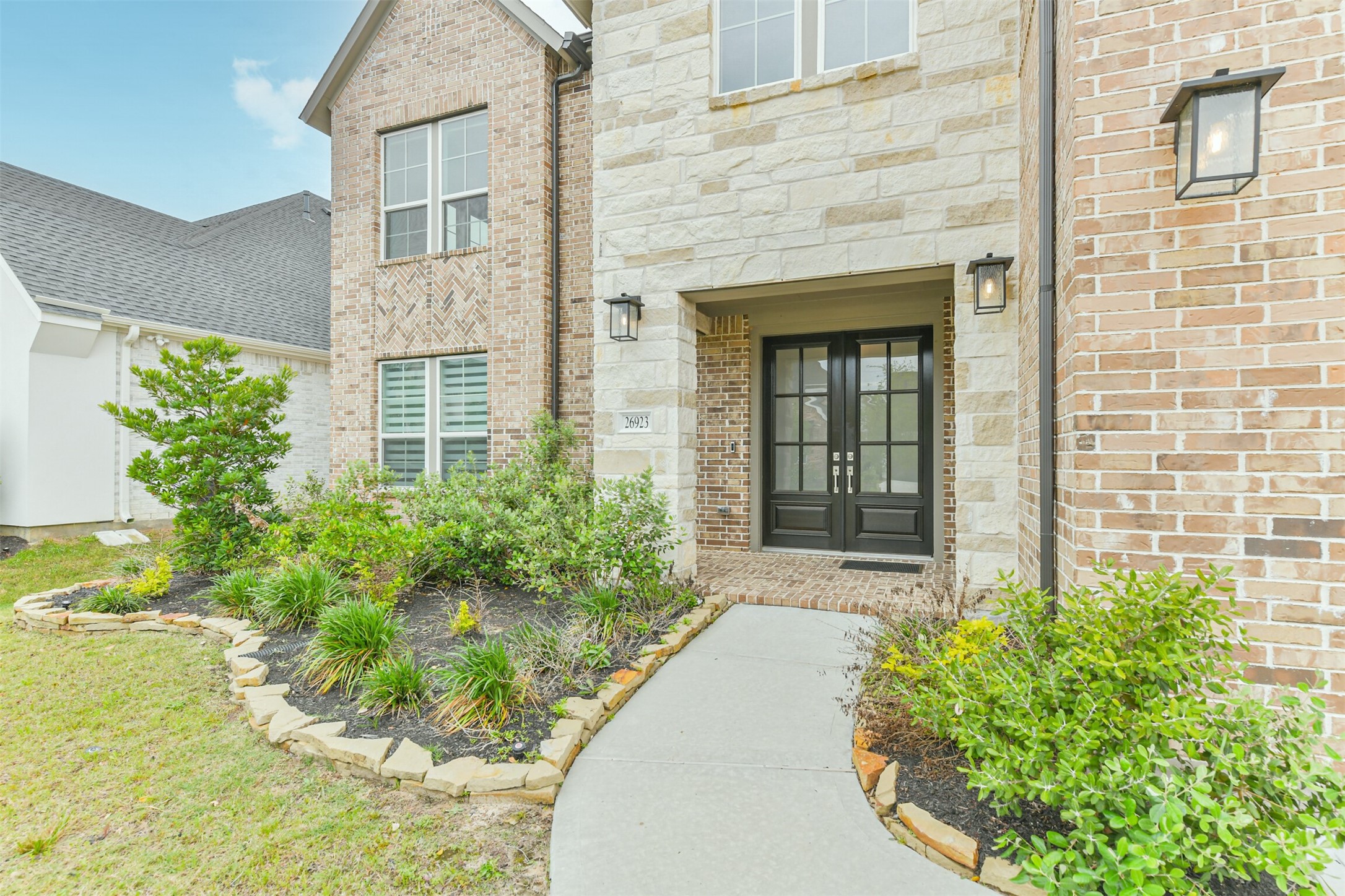 26923 Longwood Ledge Drive Property Photo 2