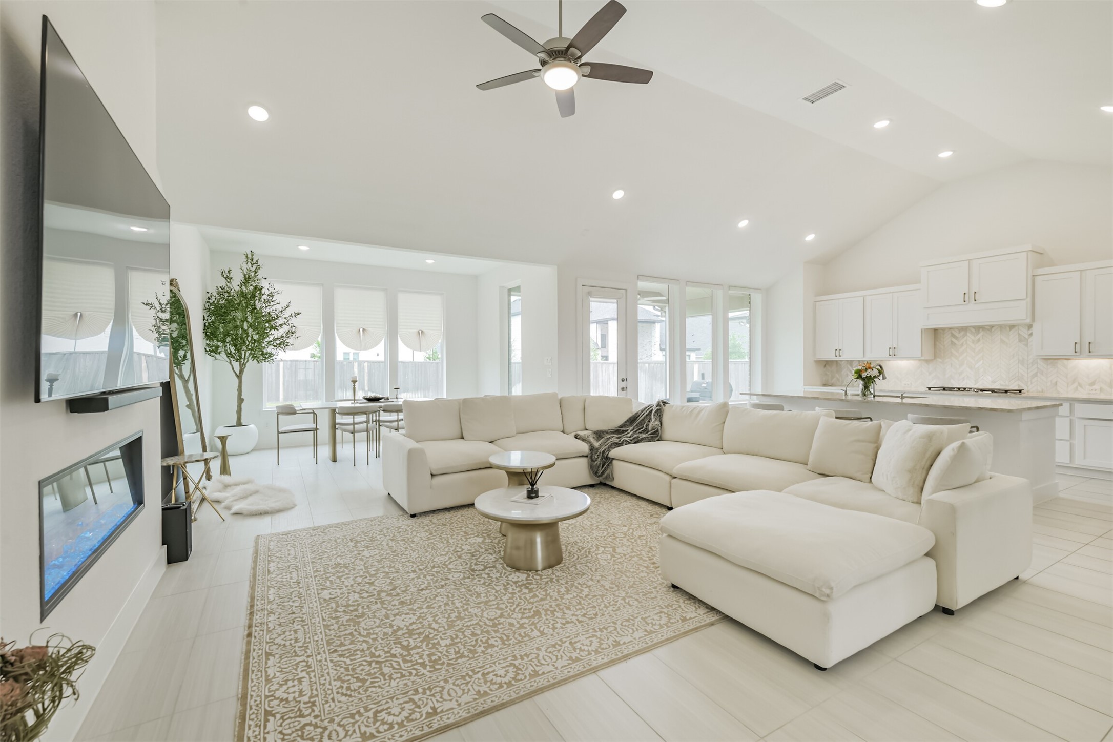 26923 Longwood Ledge Drive Property Photo 4