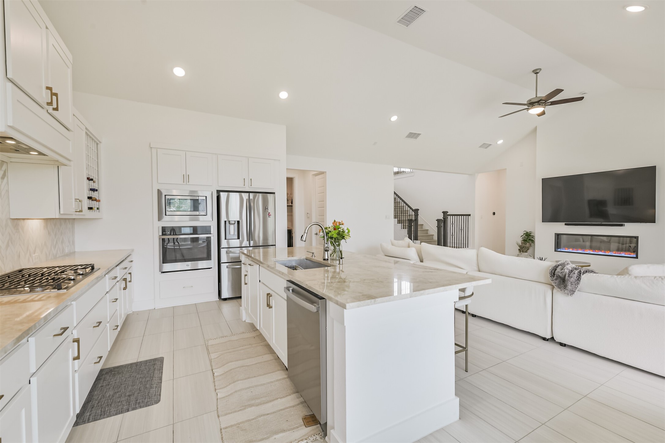 26923 Longwood Ledge Drive Property Photo 10