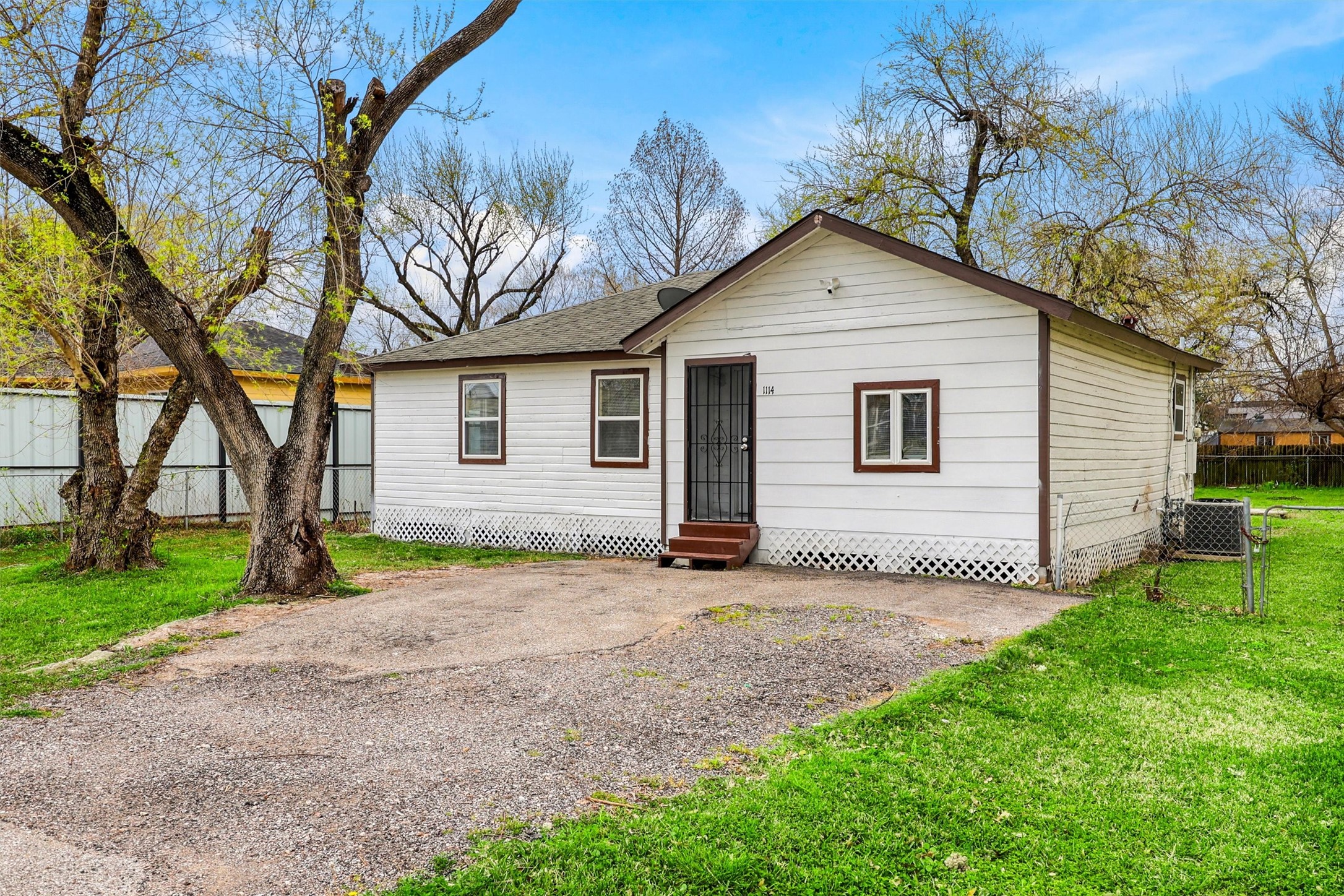 1114 Blackwood Avenue Property Photo