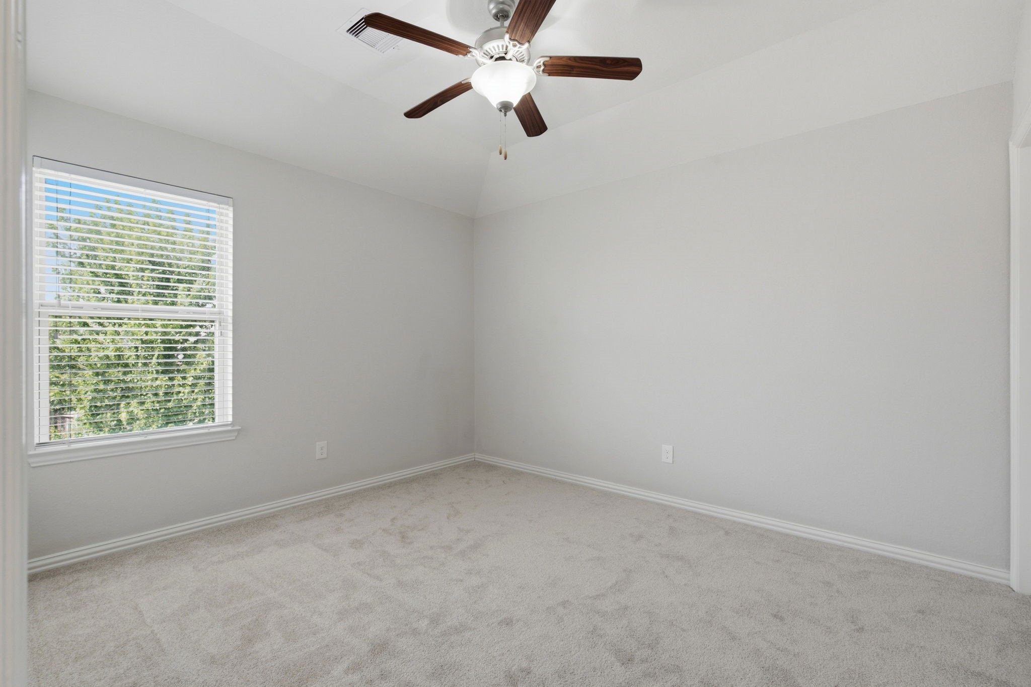2261 Ivy Wall Drive Property Photo 24