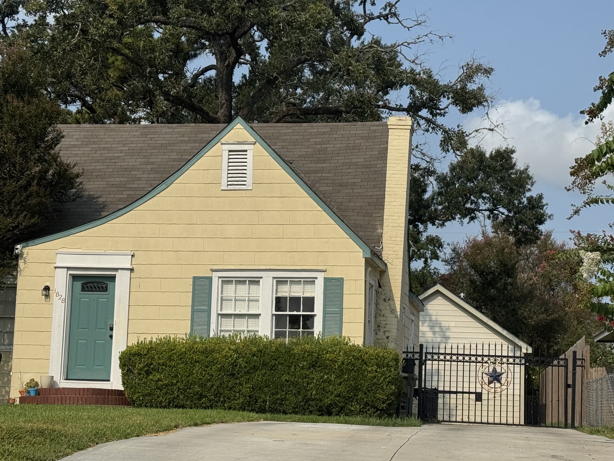 1828 Forest Hill Property Photo 8
