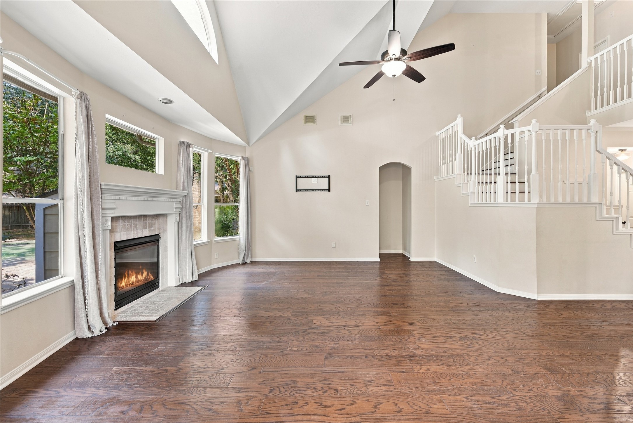 2 Hobbit Glen Drive Property Photo 11