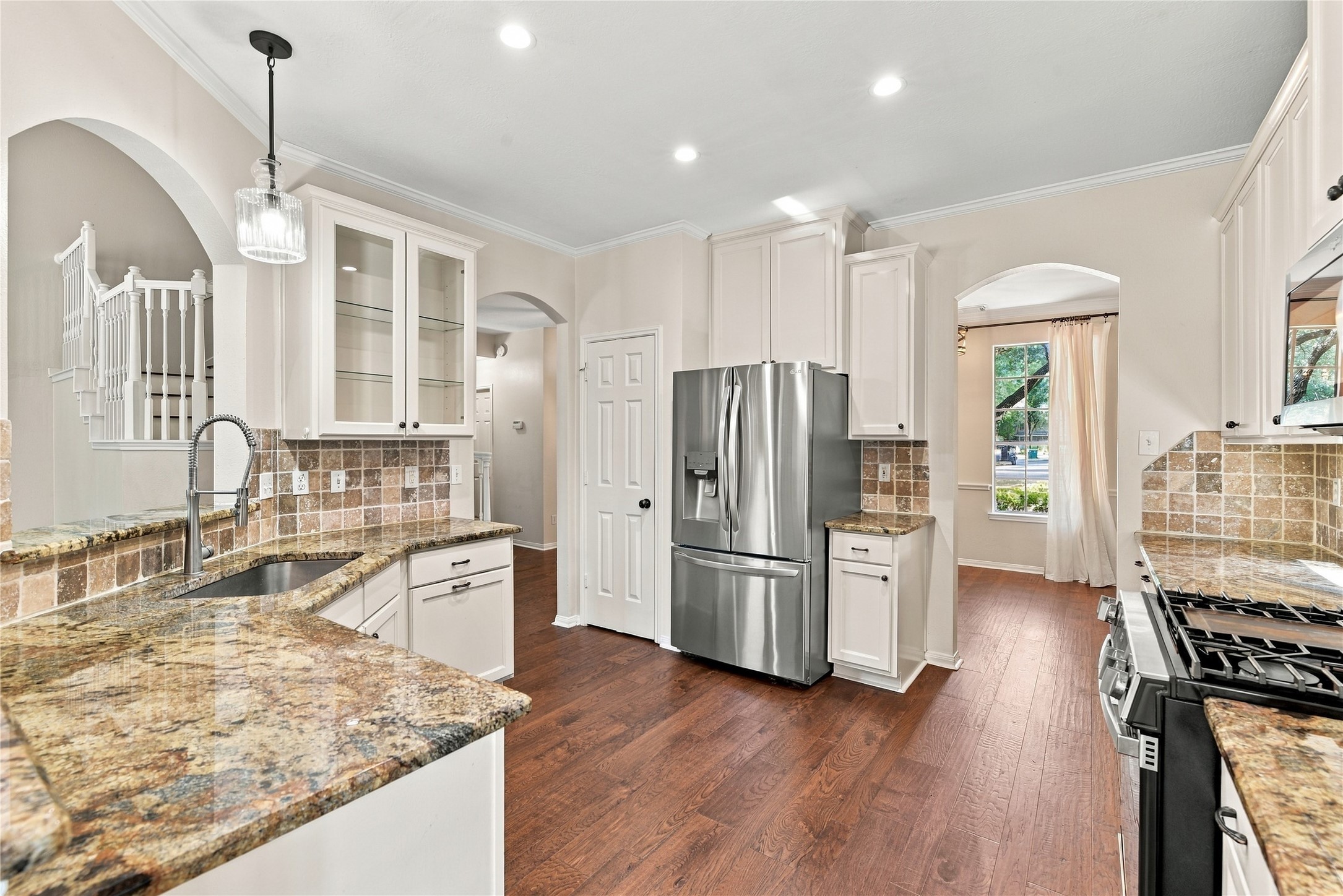 2 Hobbit Glen Drive Property Photo 15