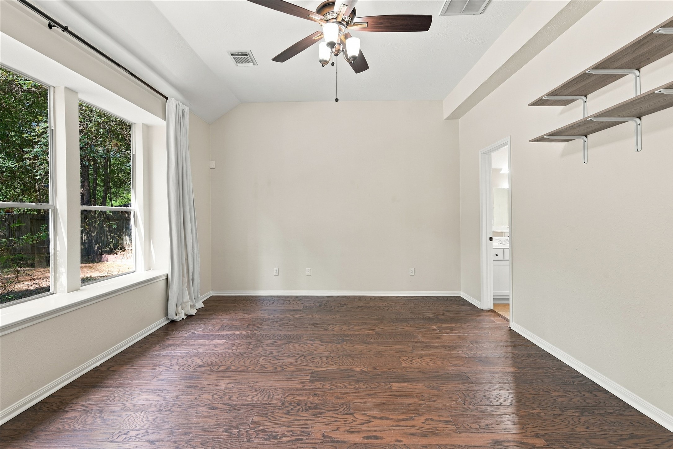 2 Hobbit Glen Drive Property Photo 20