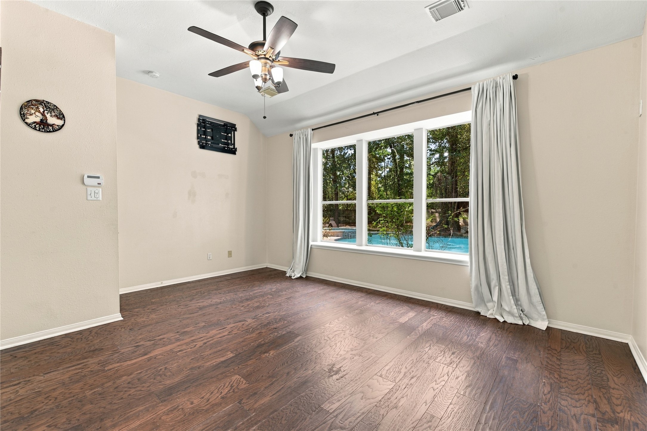 2 Hobbit Glen Drive Property Photo 21