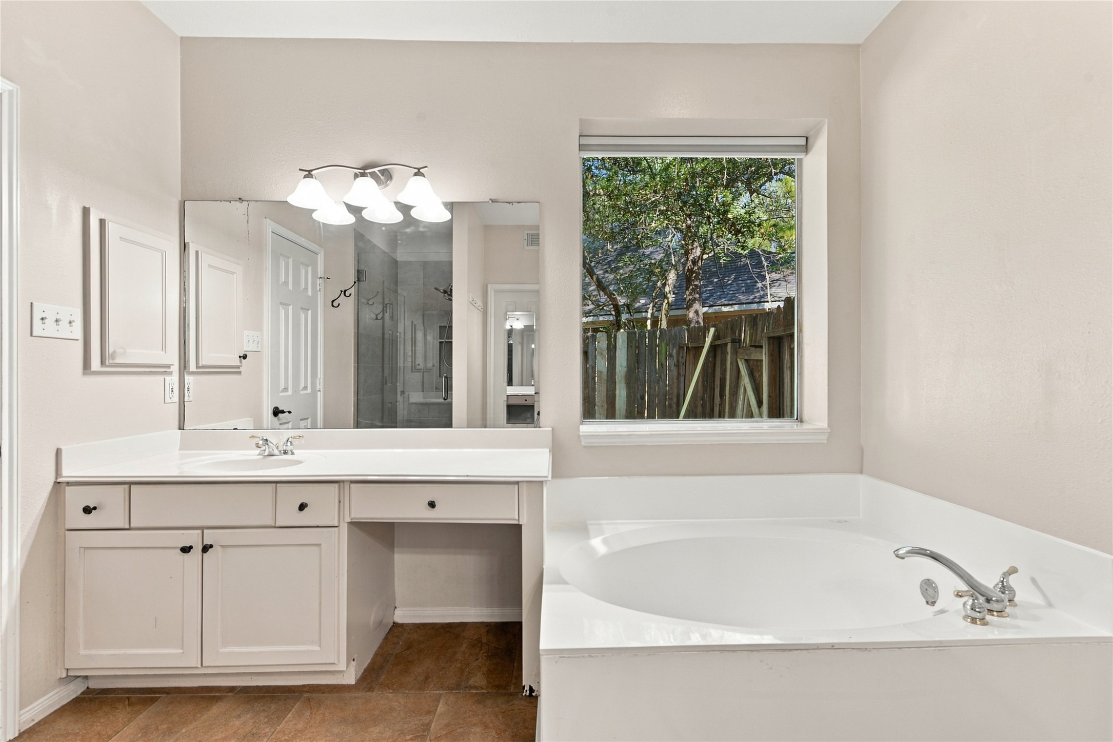 2 Hobbit Glen Drive Property Photo 24