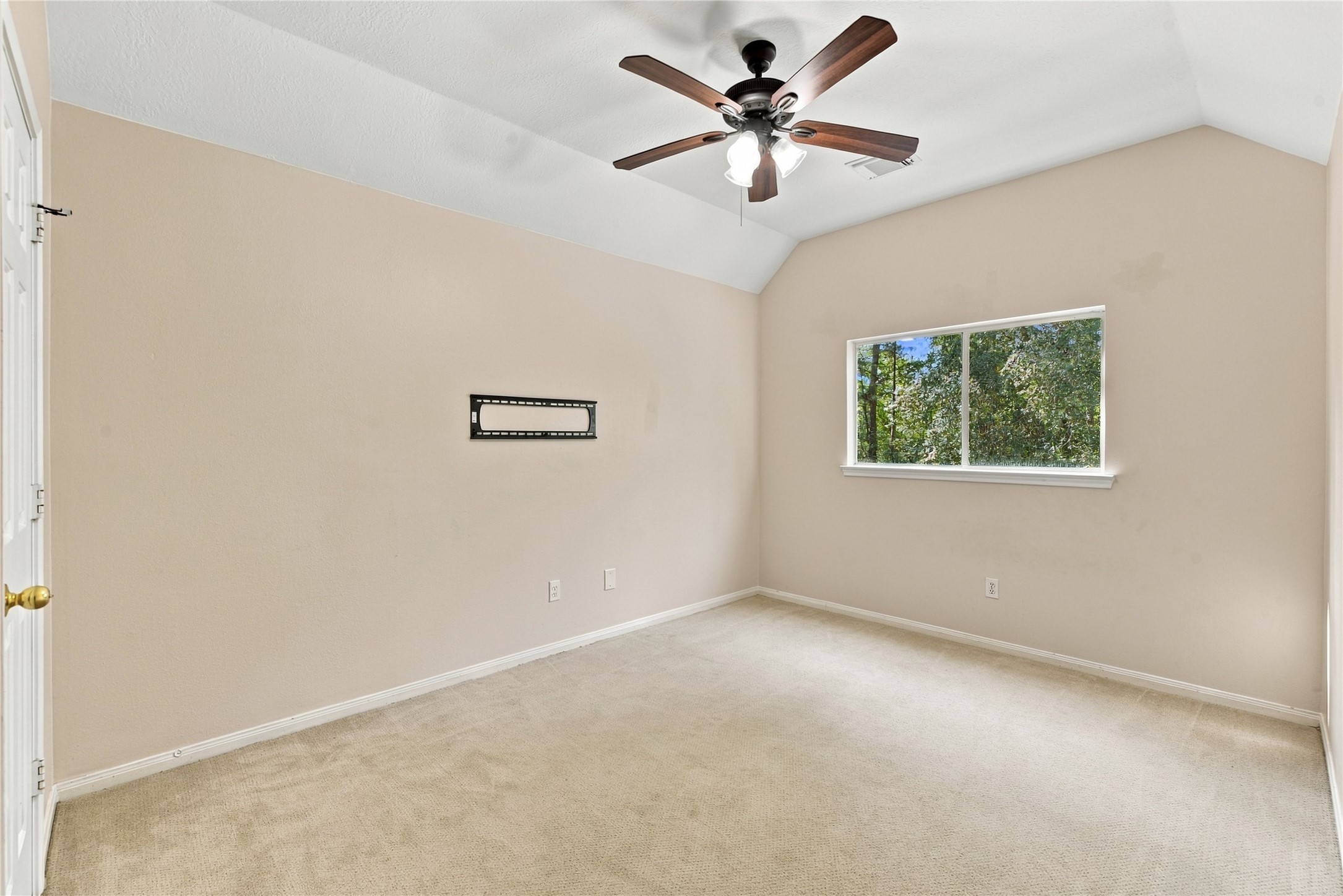 2 Hobbit Glen Drive Property Photo 32
