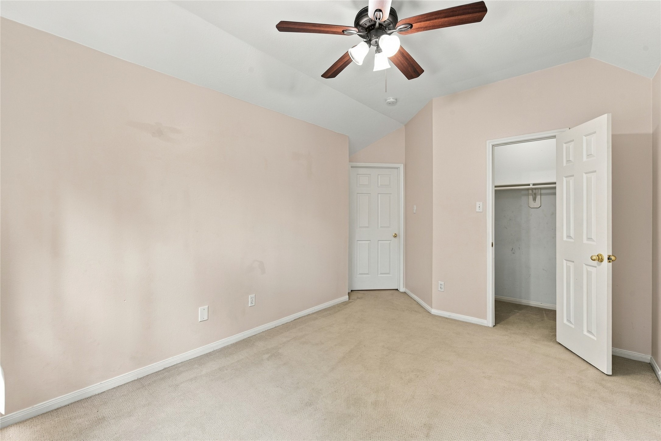 2 Hobbit Glen Drive Property Photo 33