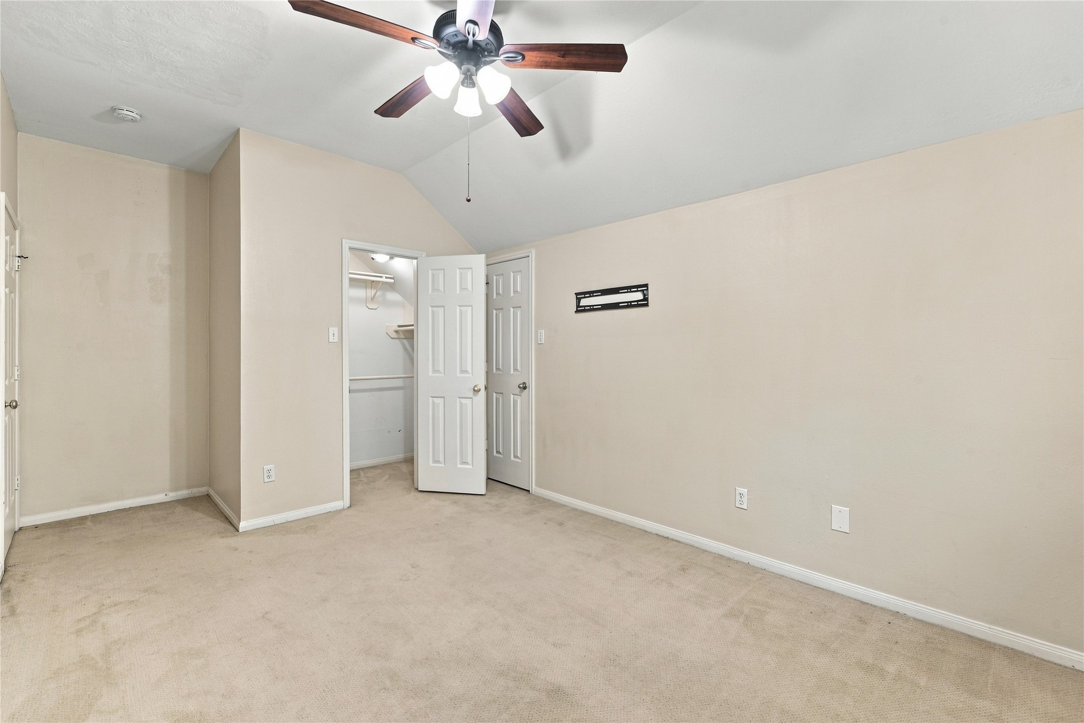 2 Hobbit Glen Drive Property Photo 35