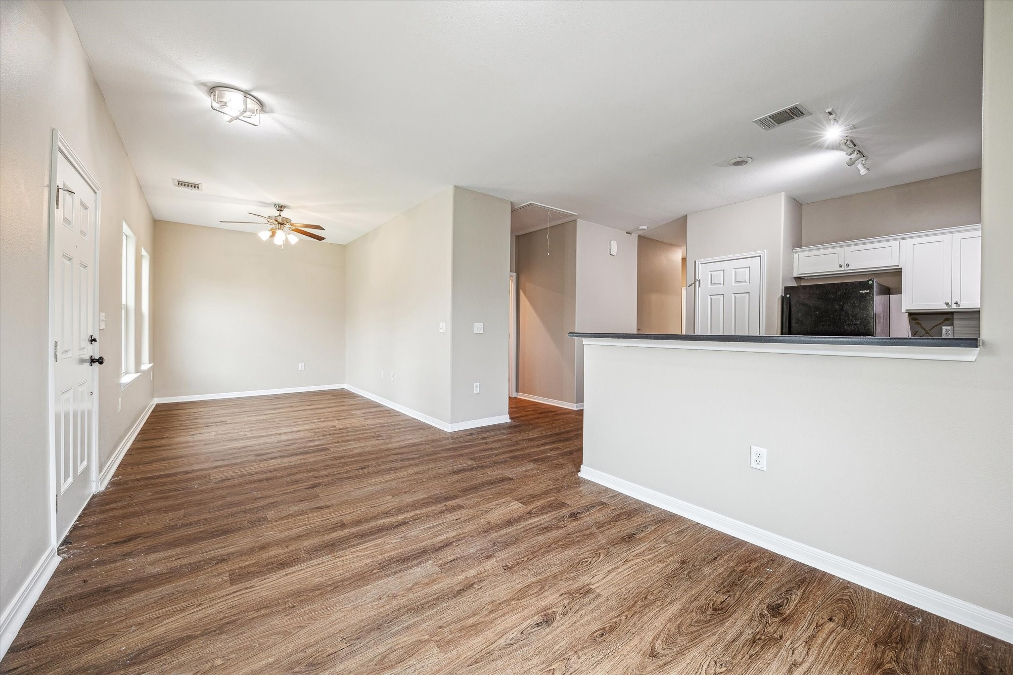 531 N Lake Drive Property Photo 5