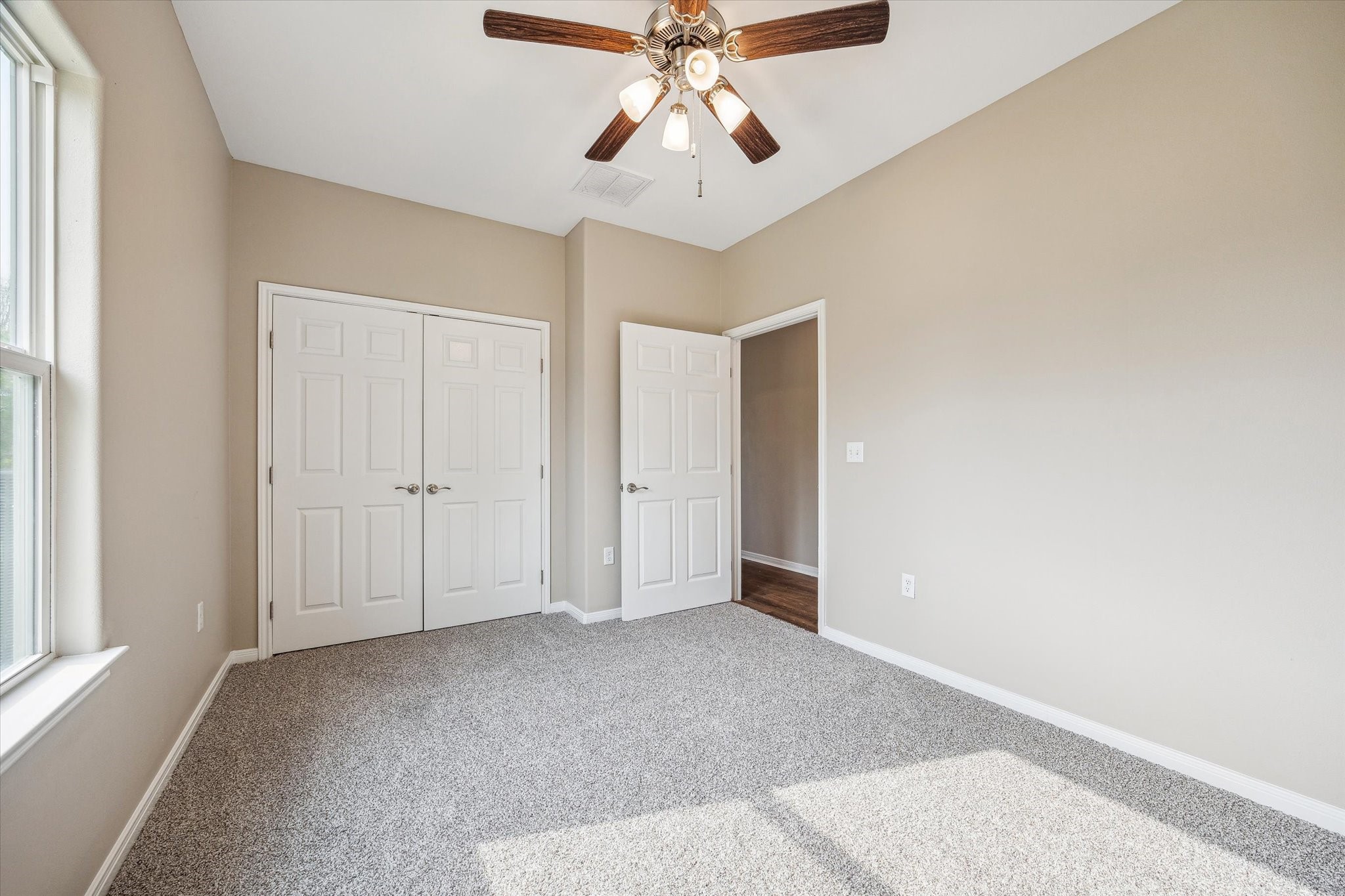 531 N Lake Drive Property Photo 6