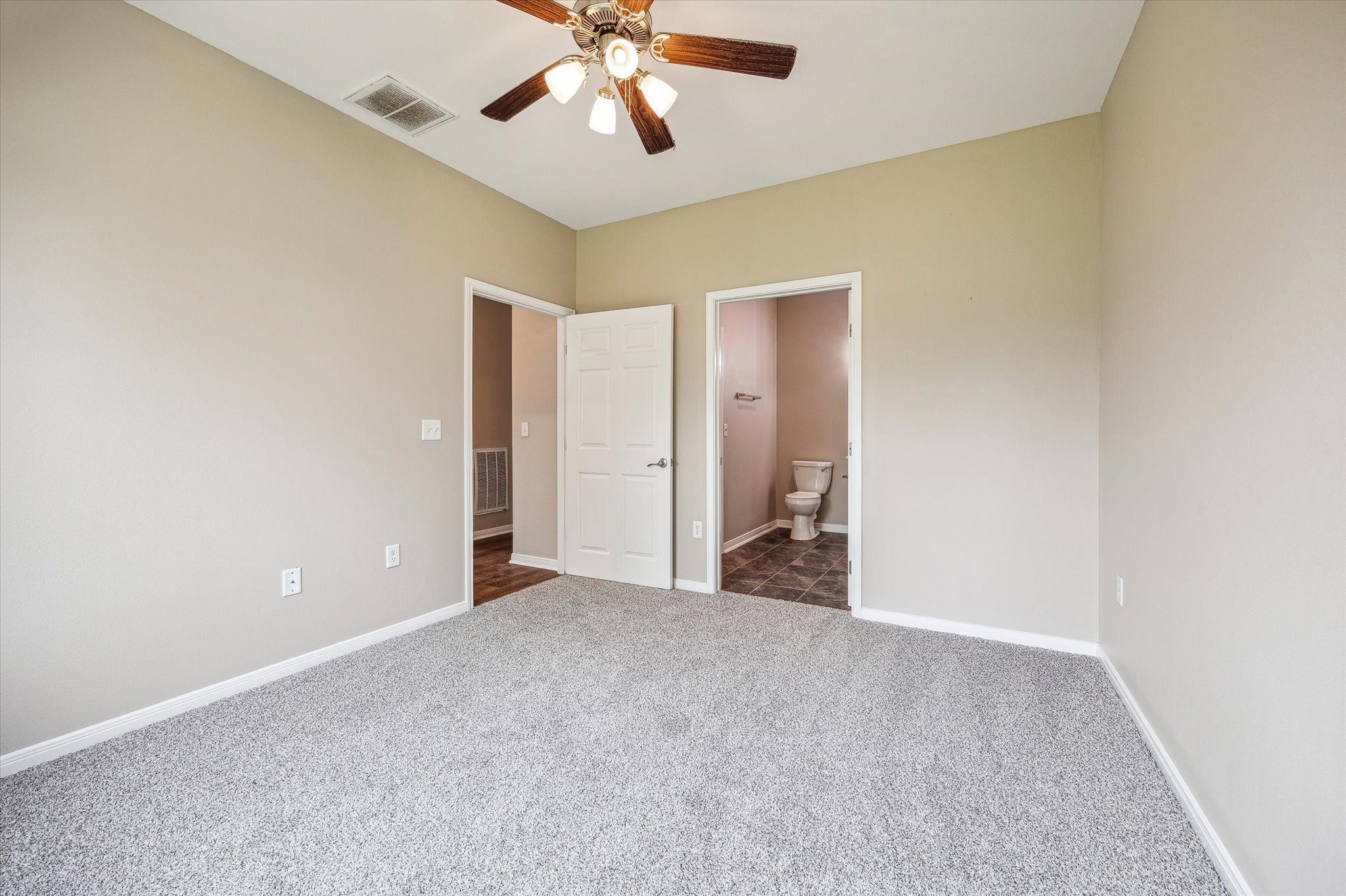 531 N Lake Drive Property Photo 8