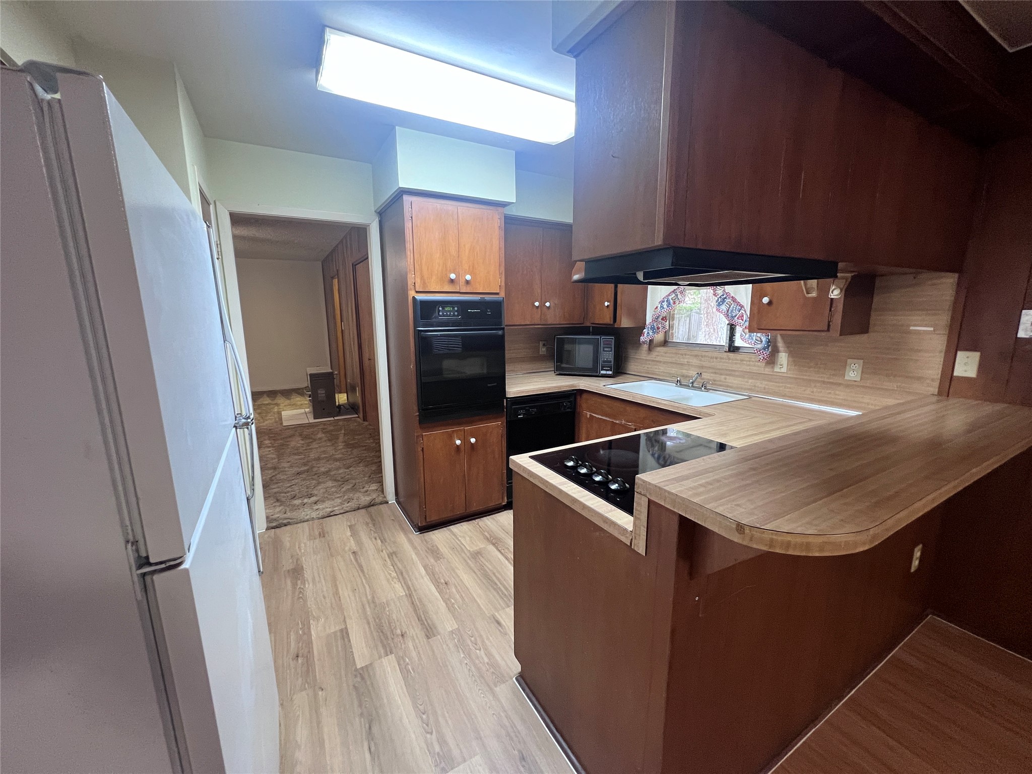 1111 Kelving Way Property Photo 4