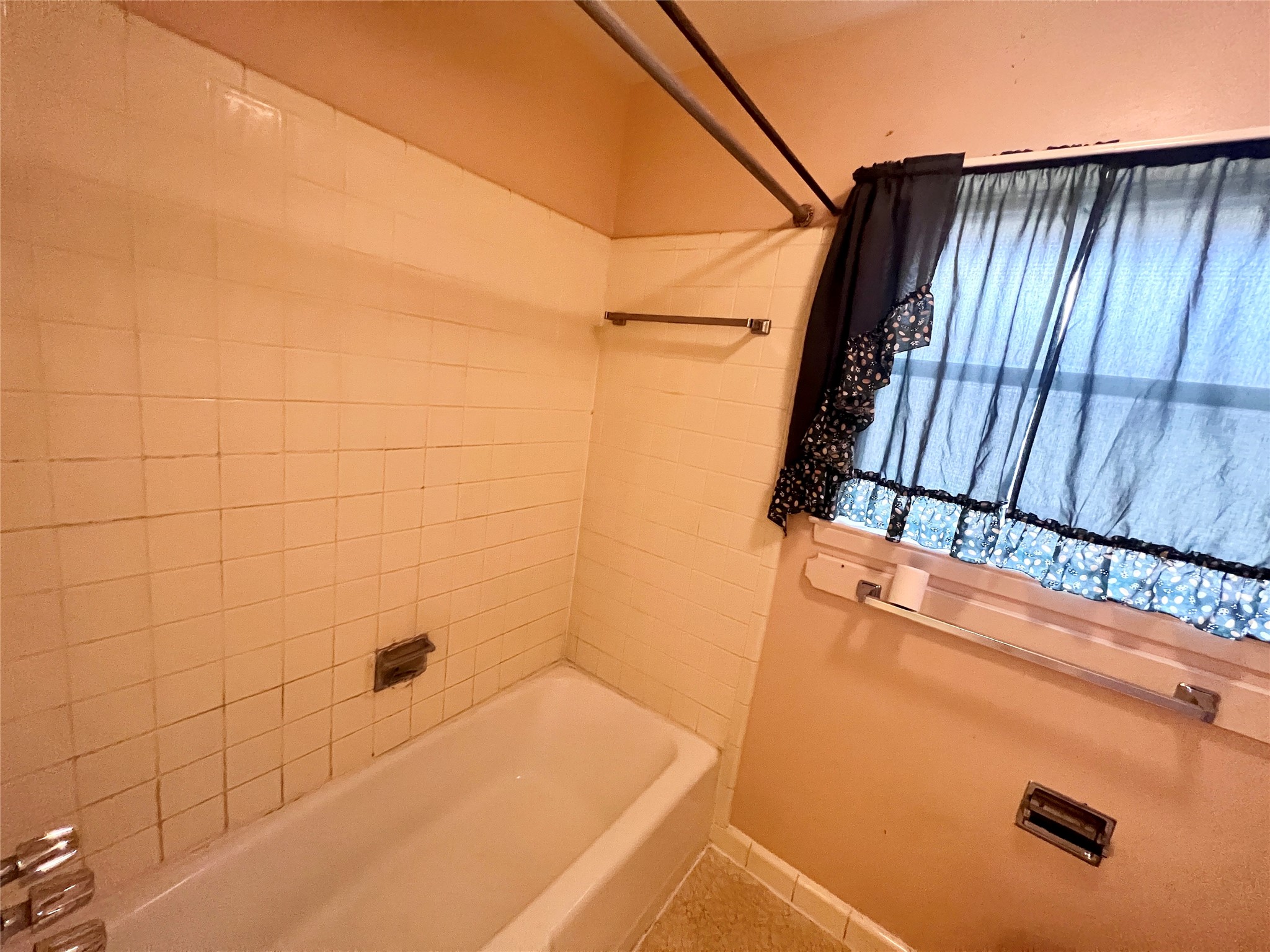 1111 Kelving Way Property Photo 13