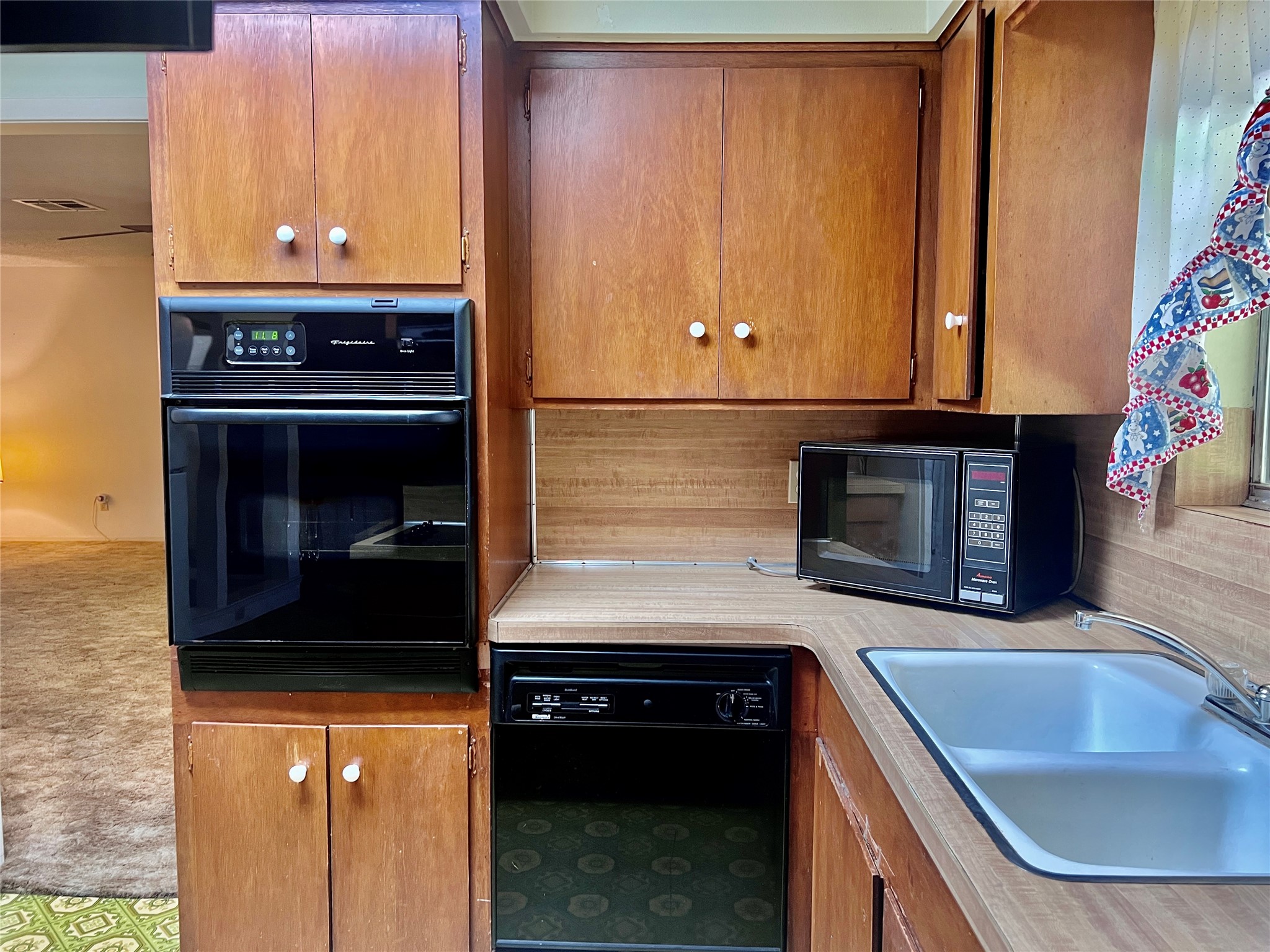 1111 Kelving Way Property Photo 21