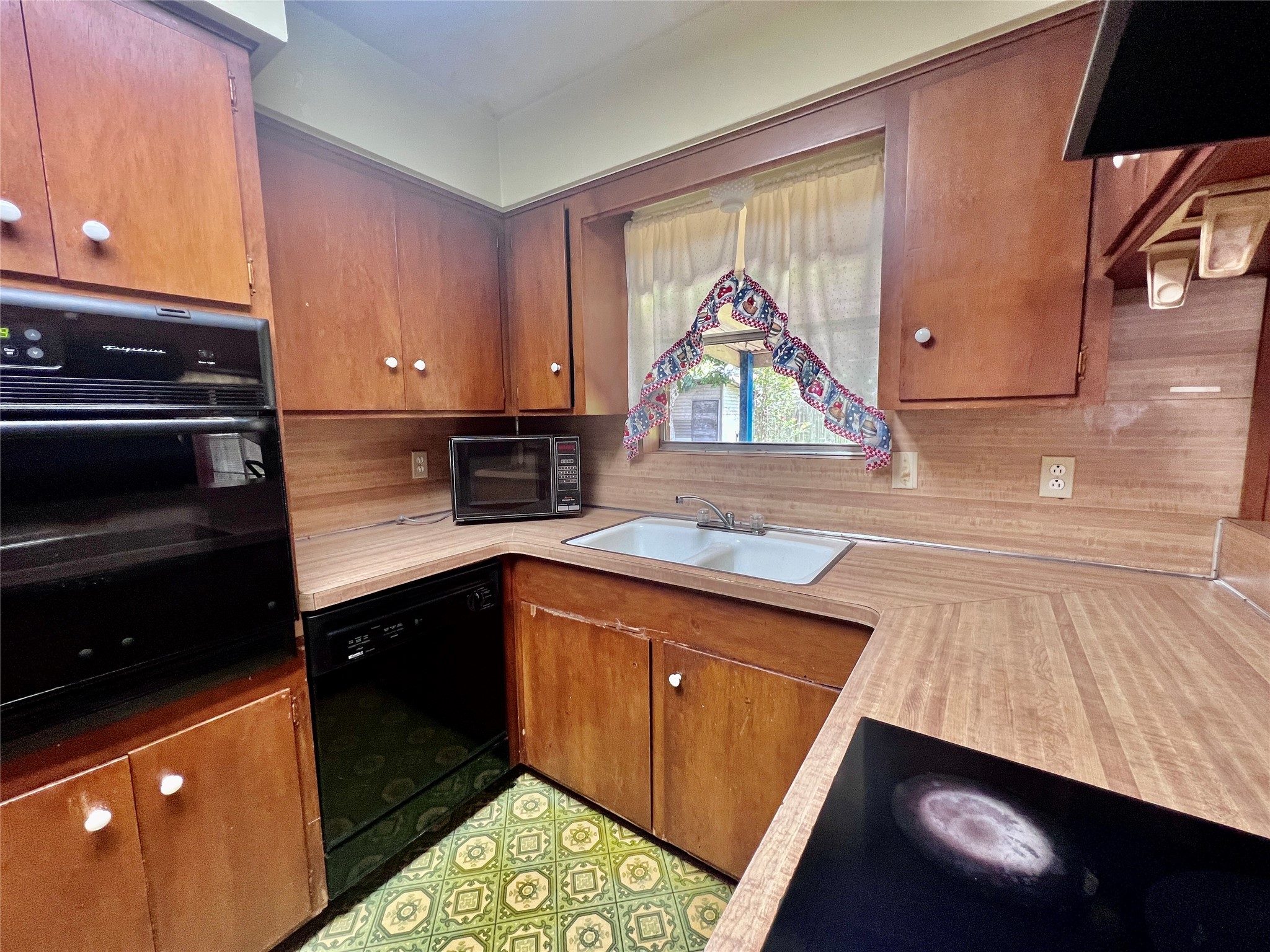 1111 Kelving Way Property Photo 22