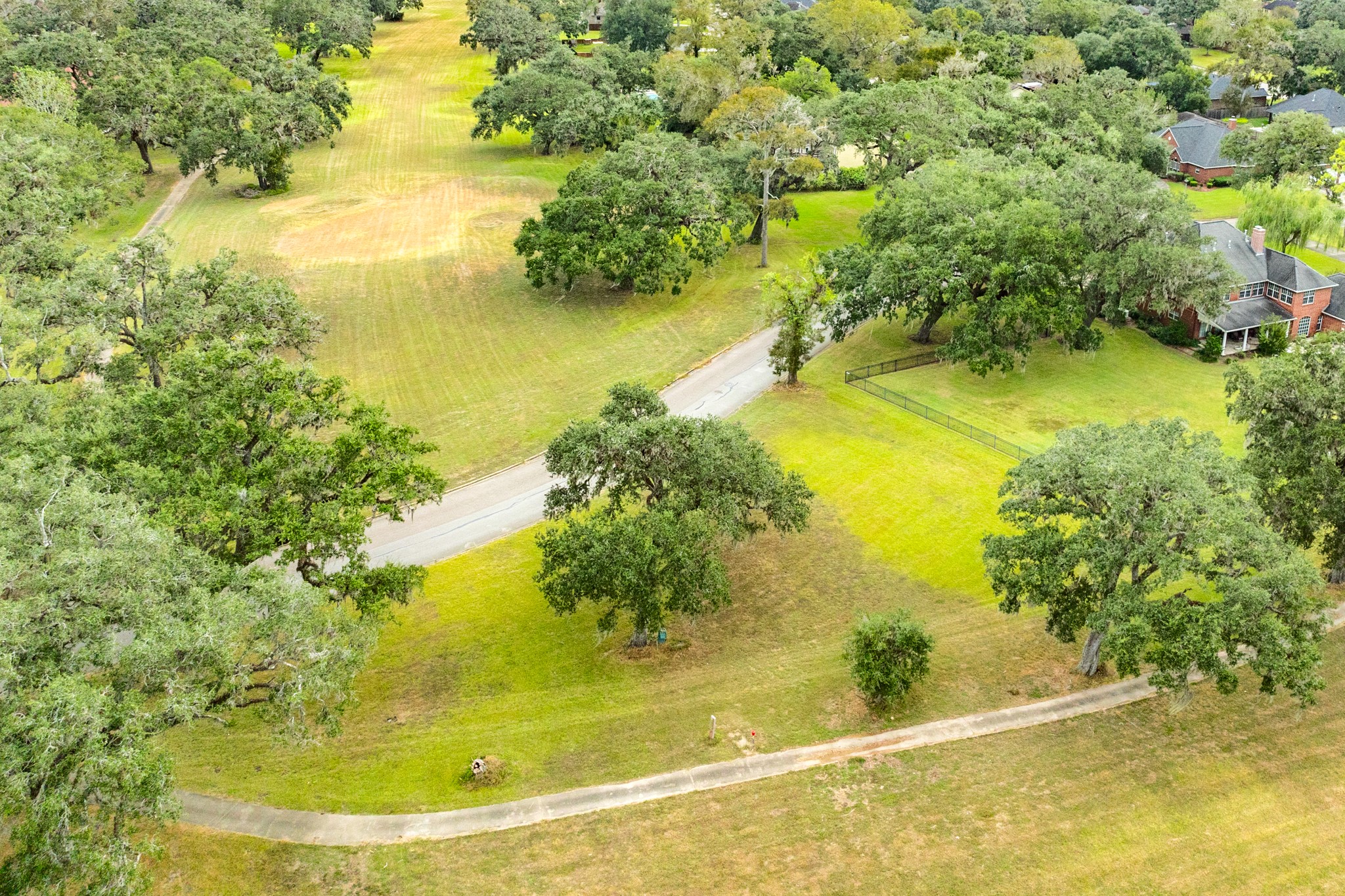 2268 Sunset Oaks Drive Property Photo 2