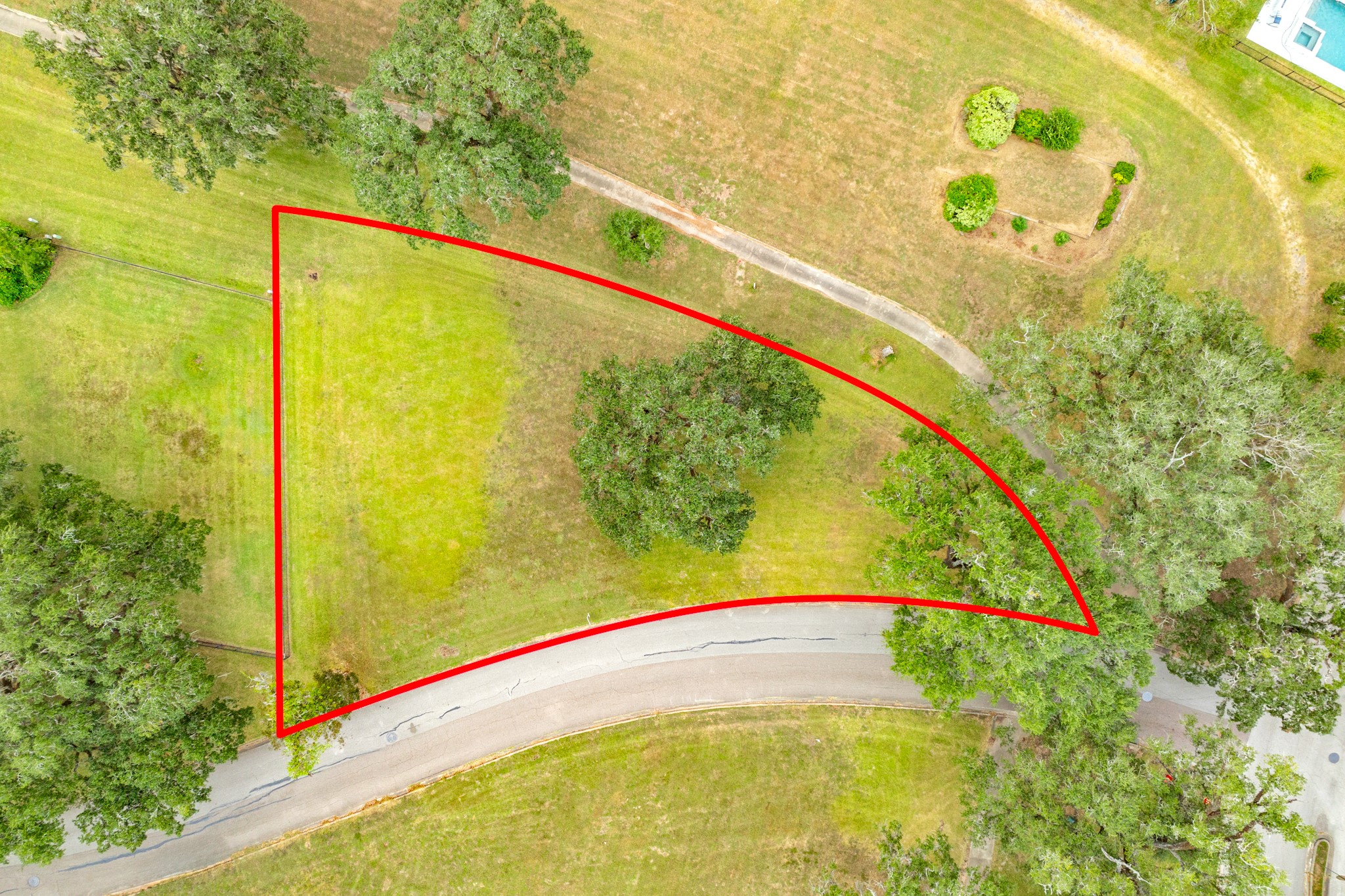 2268 Sunset Oaks Drive Property Photo 3