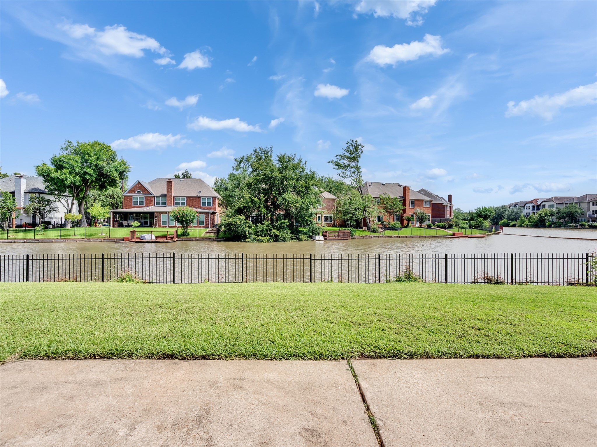 1127 Gloria Court Property Photo 32