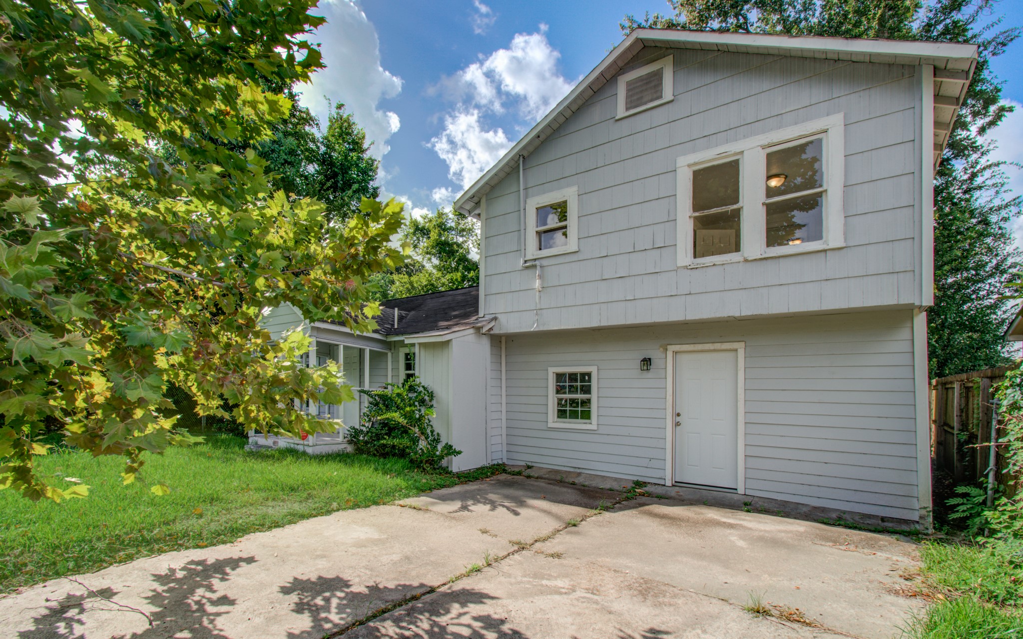1016 Apache Street Property Photo 2
