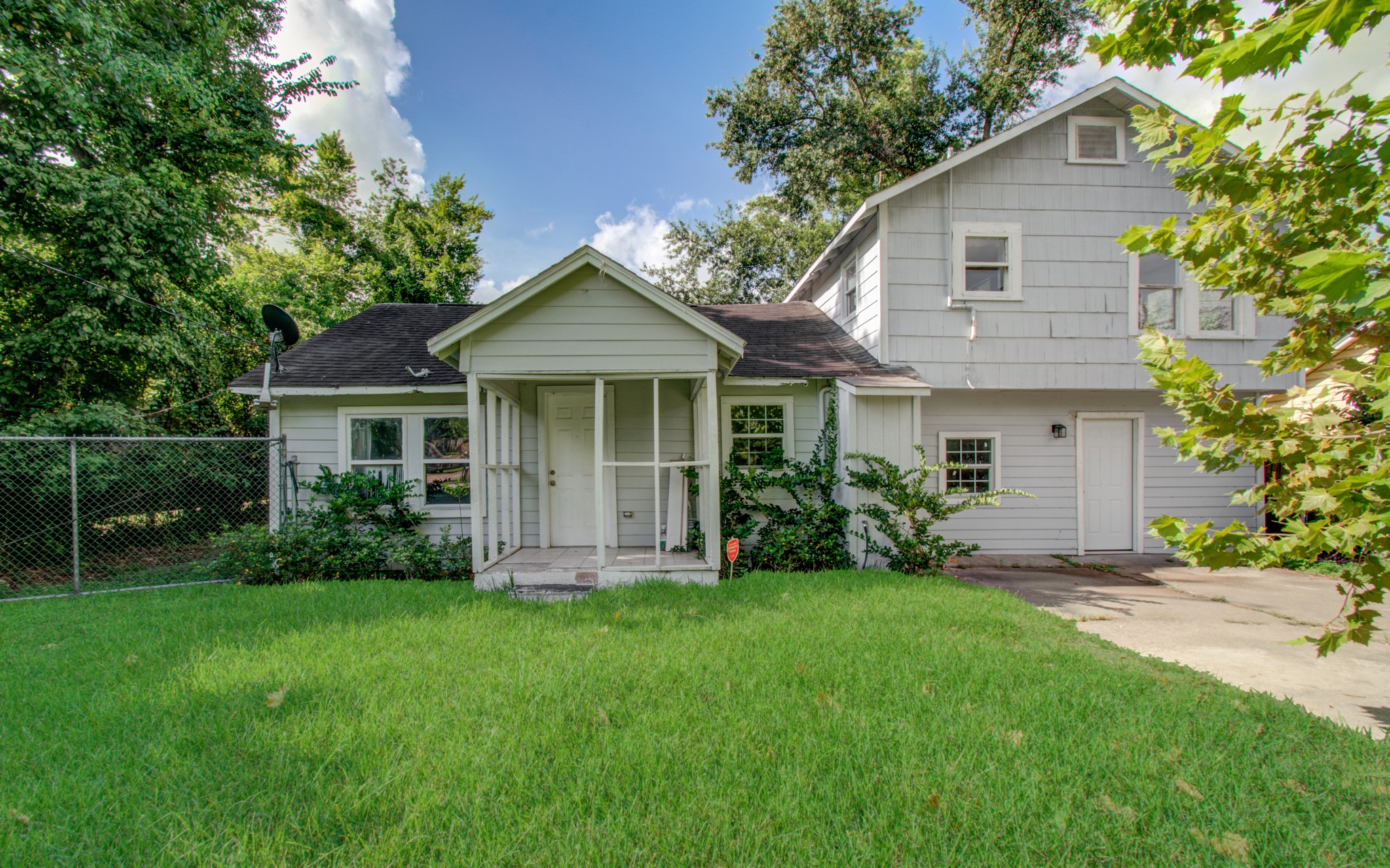 1016 Apache Street Property Photo 3