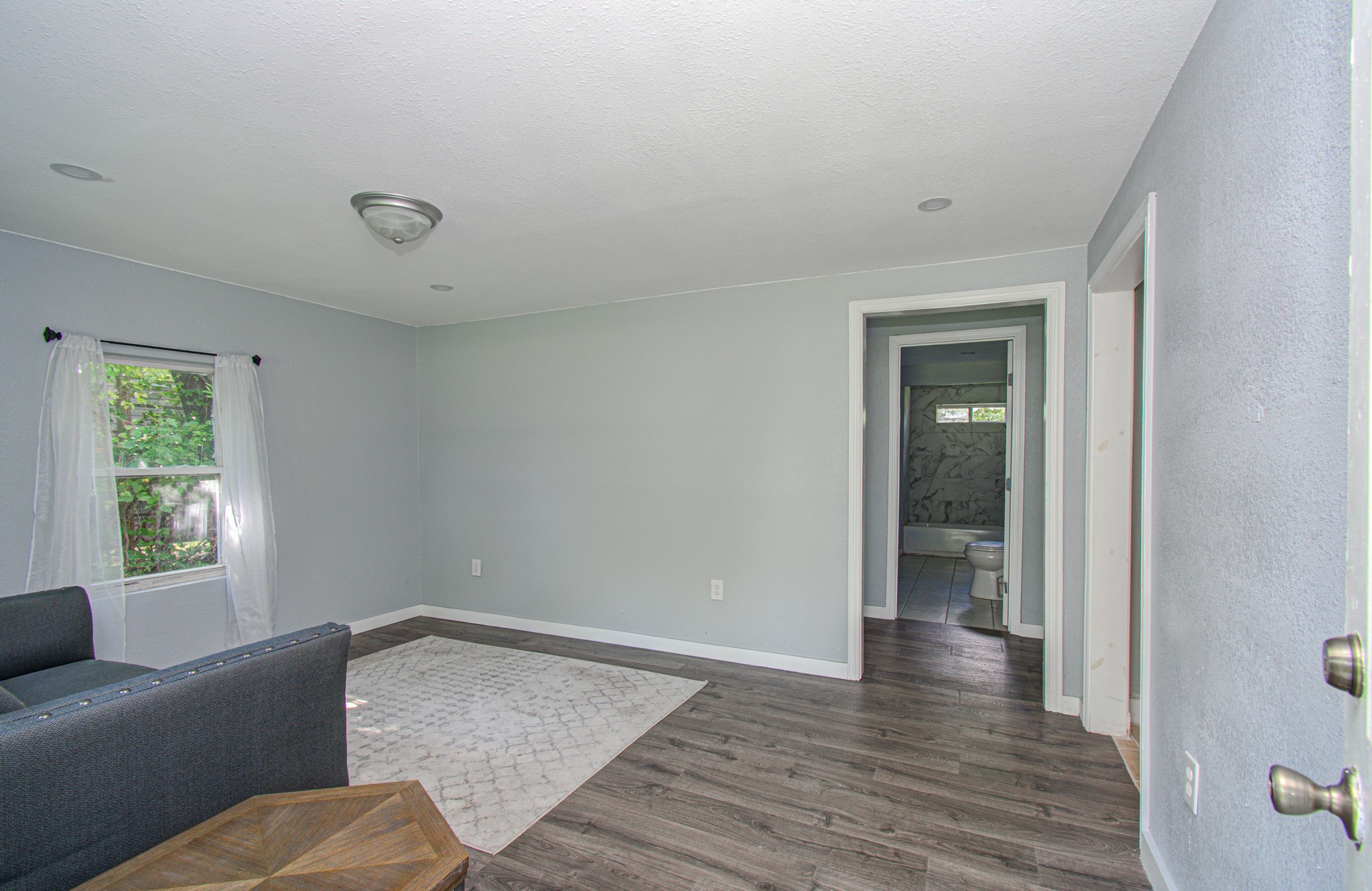 1016 Apache Street Property Photo 5