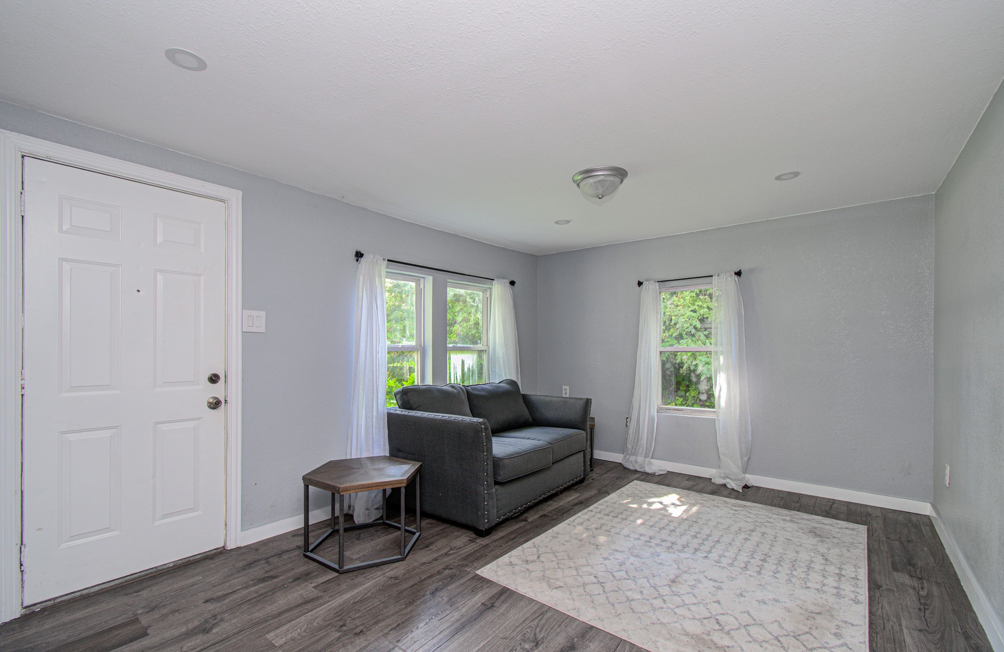 1016 Apache Street Property Photo 6