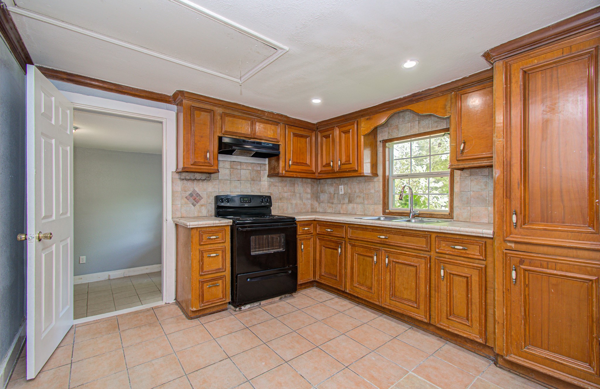 1016 Apache Street Property Photo 15