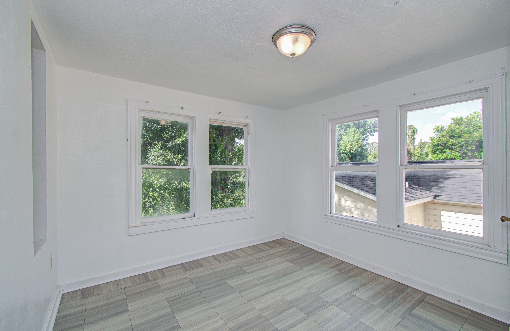 1016 Apache Street Property Photo 32