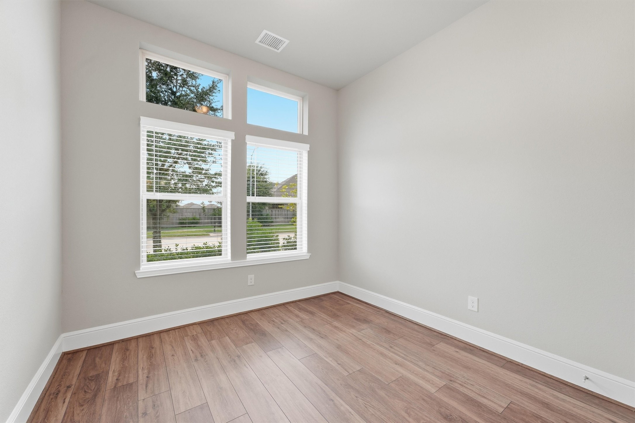 2539 Lilac Point Lane Property Photo 4