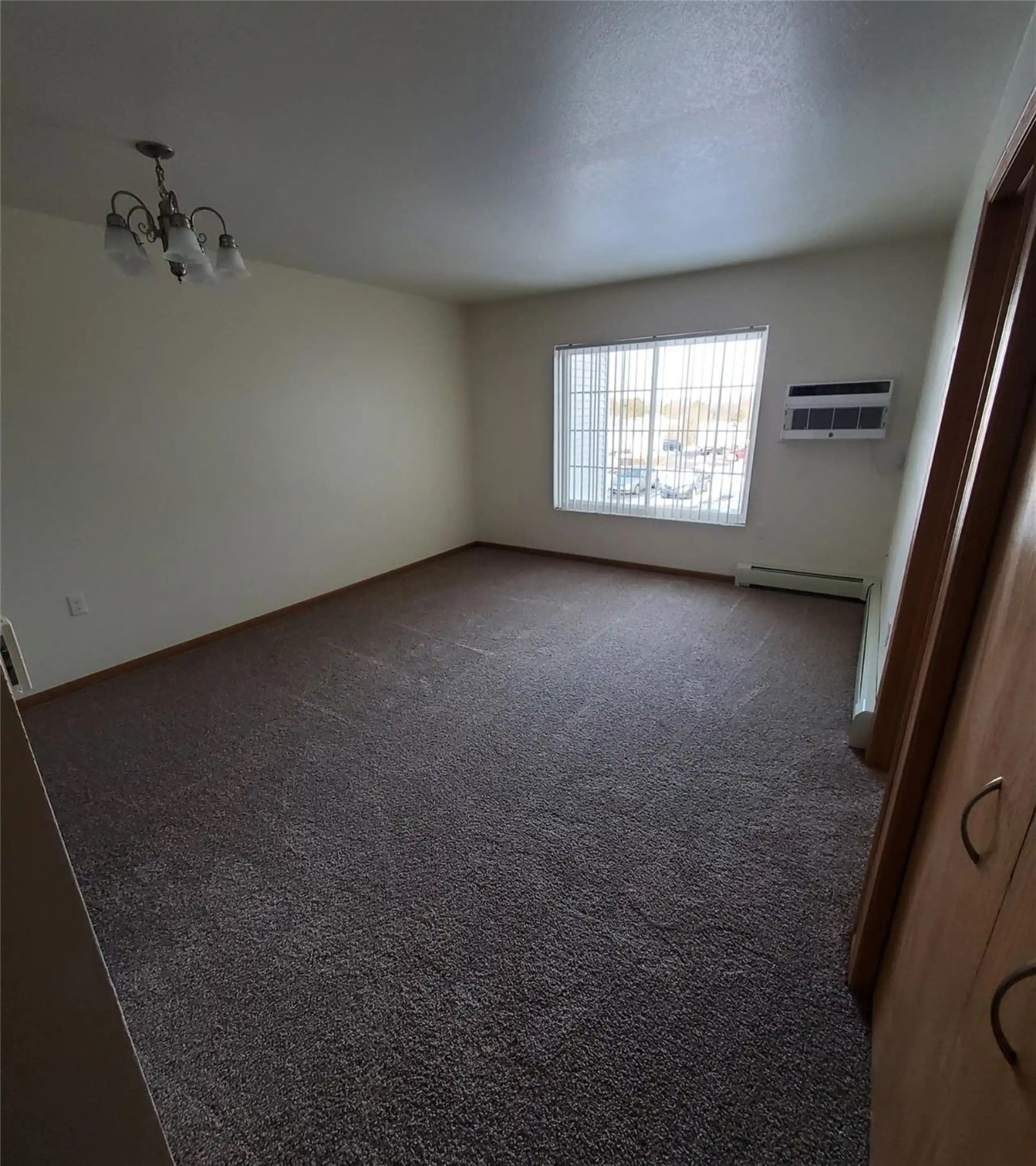 1401 Crestview Dr Property Photo 9