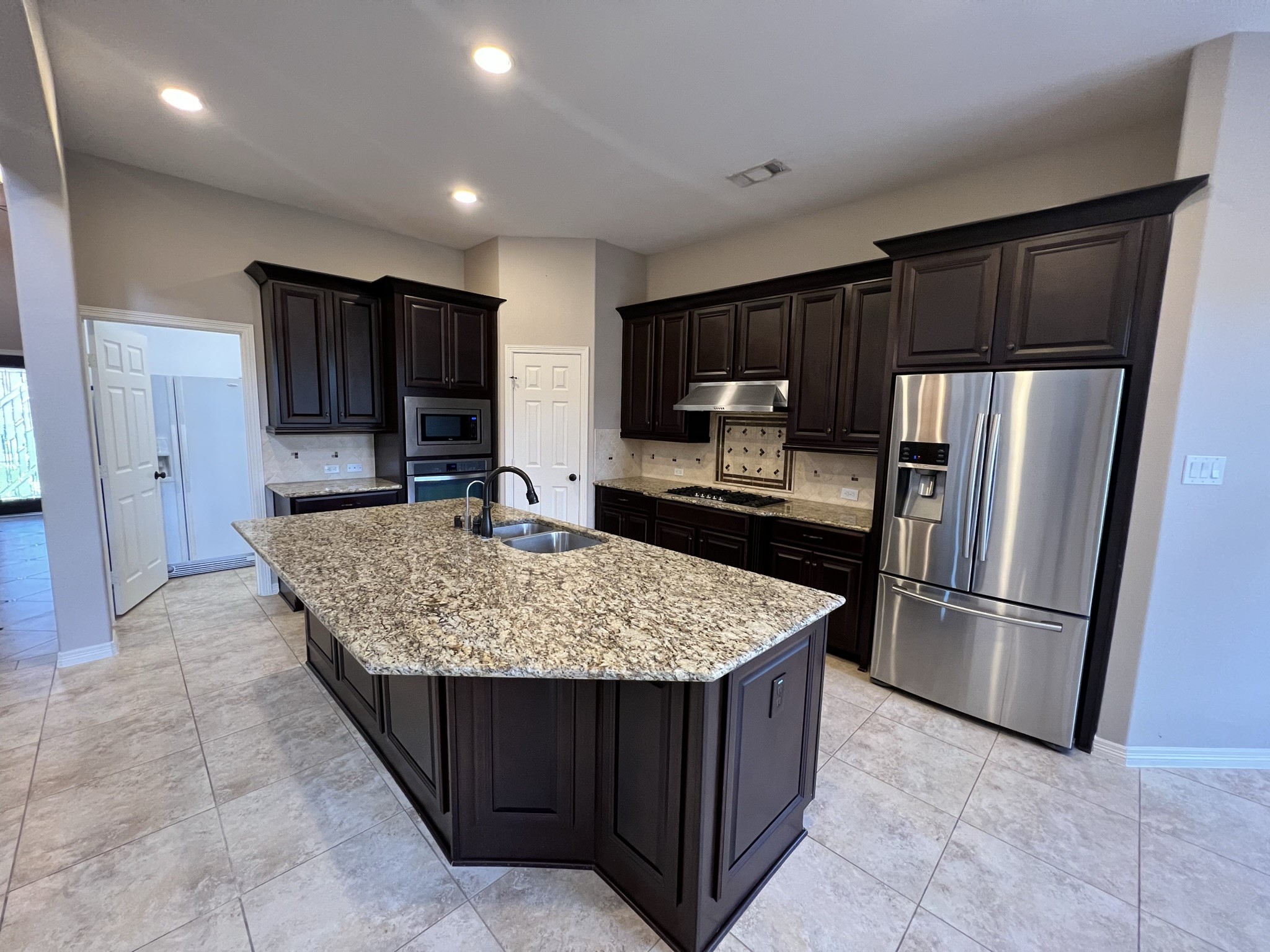 7007 Fall Creek Lane Property Photo 14