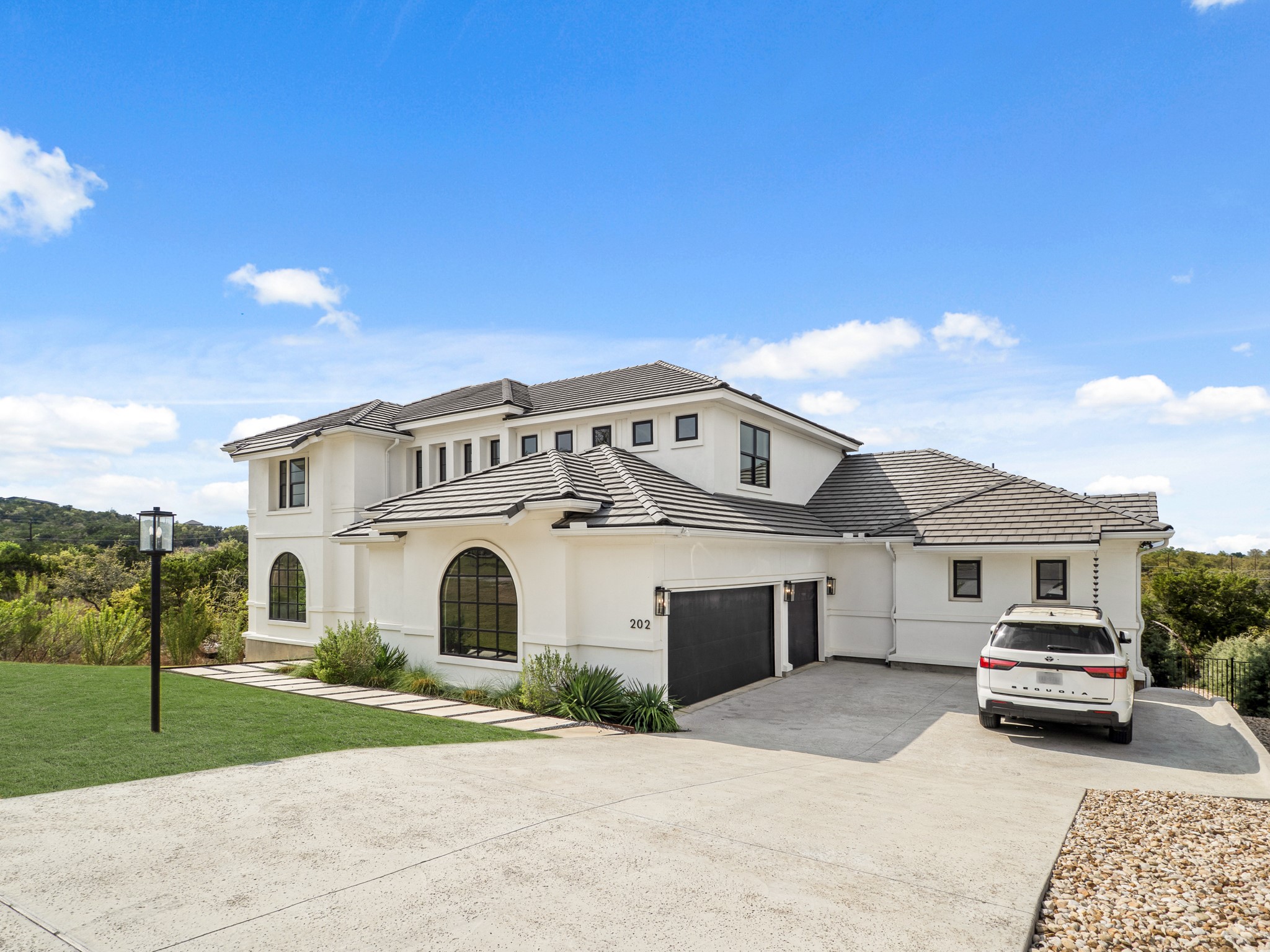 202 Lodestone Cove Property Photo 3
