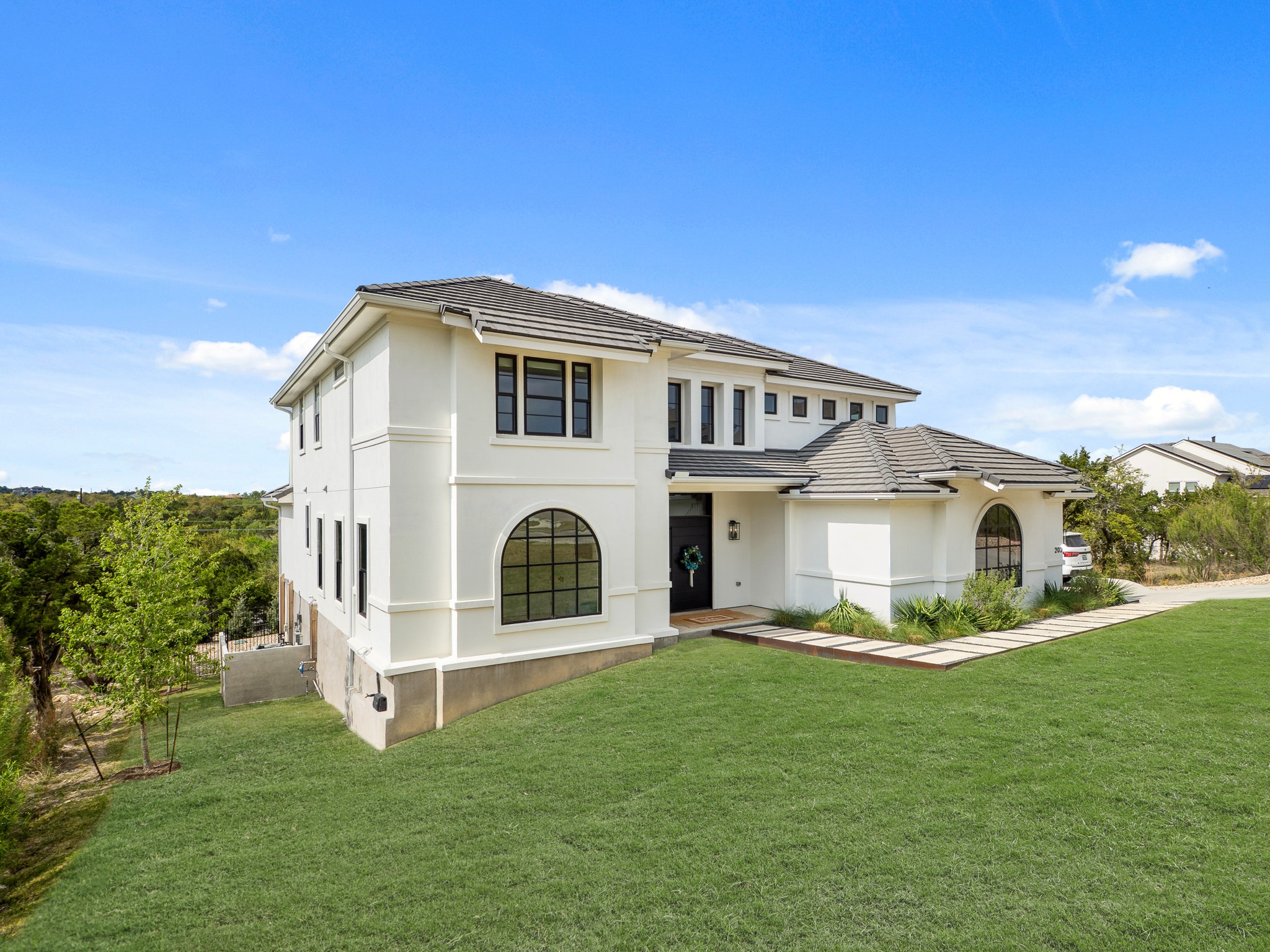 202 Lodestone Cove Property Photo 6
