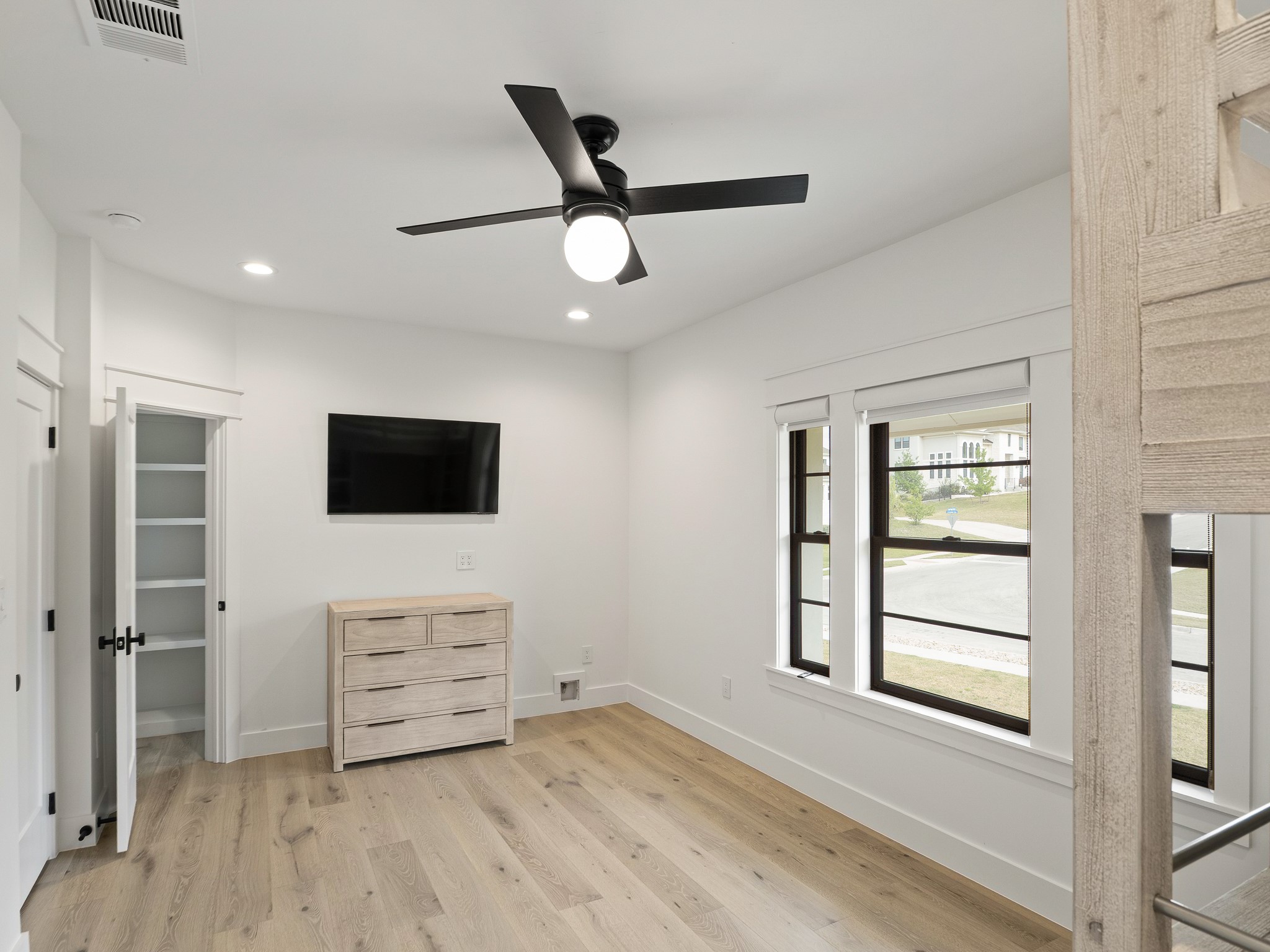 202 Lodestone Cove Property Photo 24