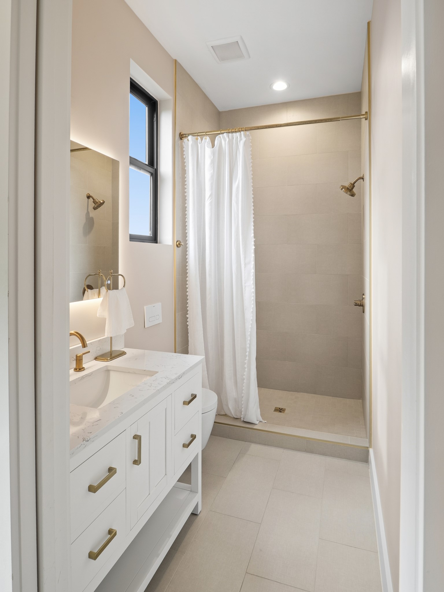 202 Lodestone Cove Property Photo 28