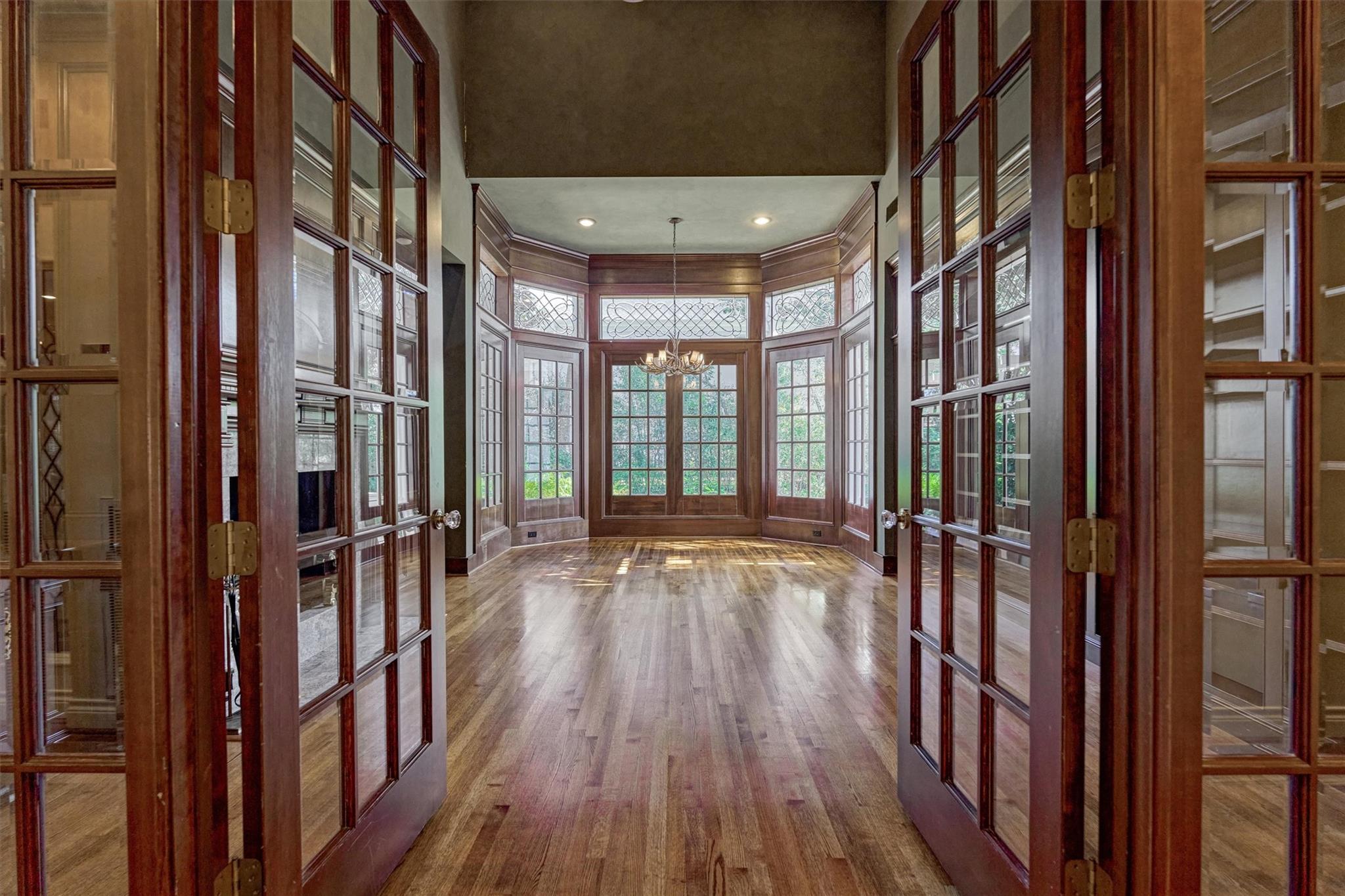 26 S Brokenfern Drive, The Woodlands Tx 77380 Property Photo 5
