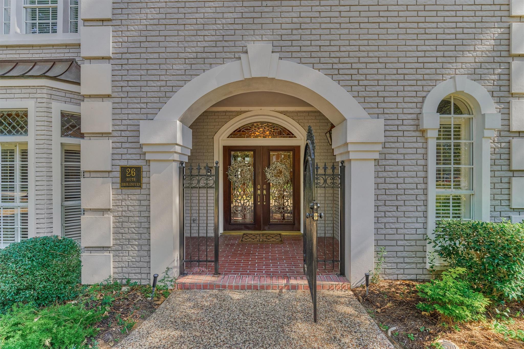 26 S Brokenfern Drive, The Woodlands Tx 77380 Property Photo 11