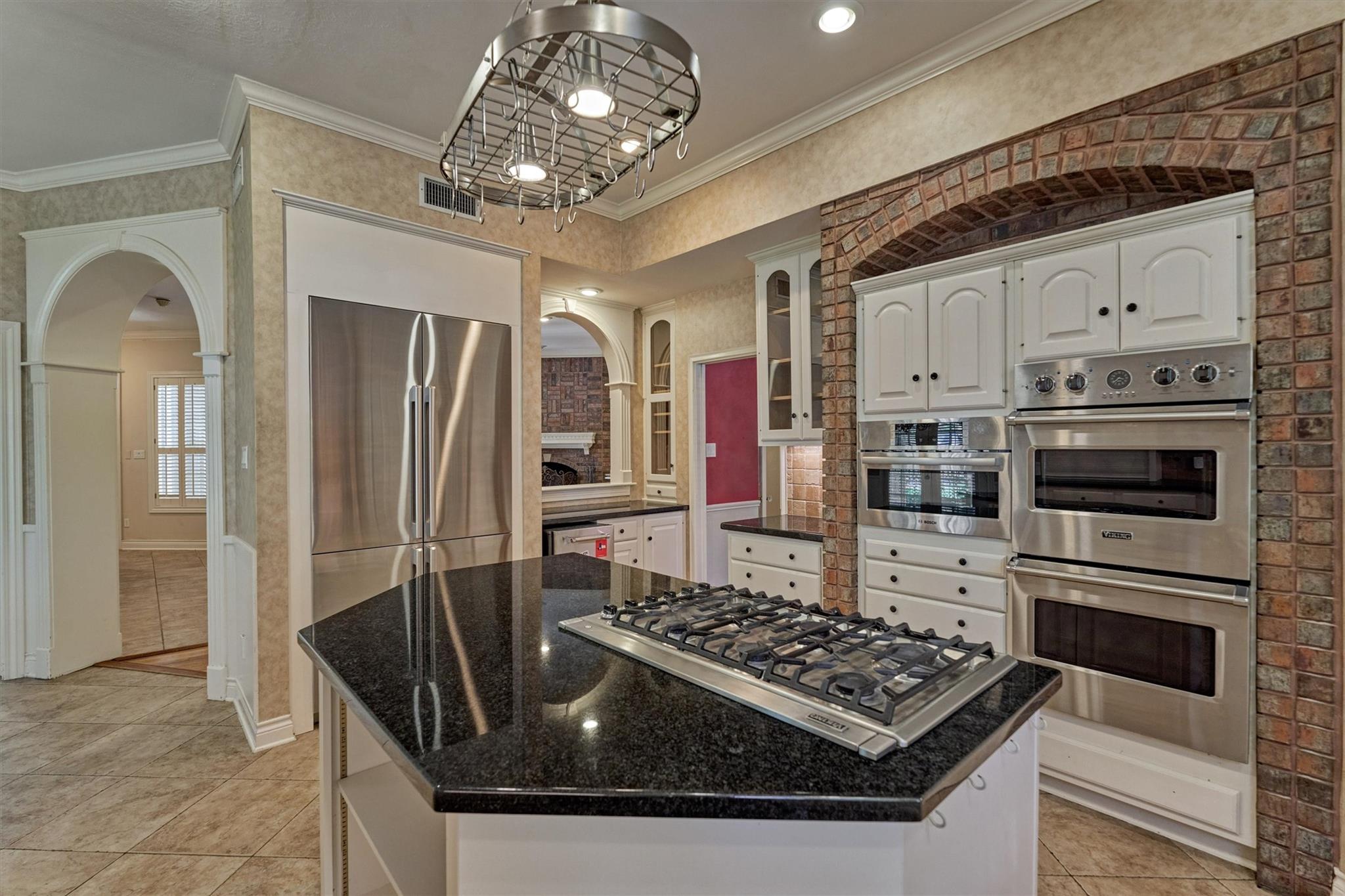 26 S Brokenfern Drive, The Woodlands Tx 77380 Property Photo 16